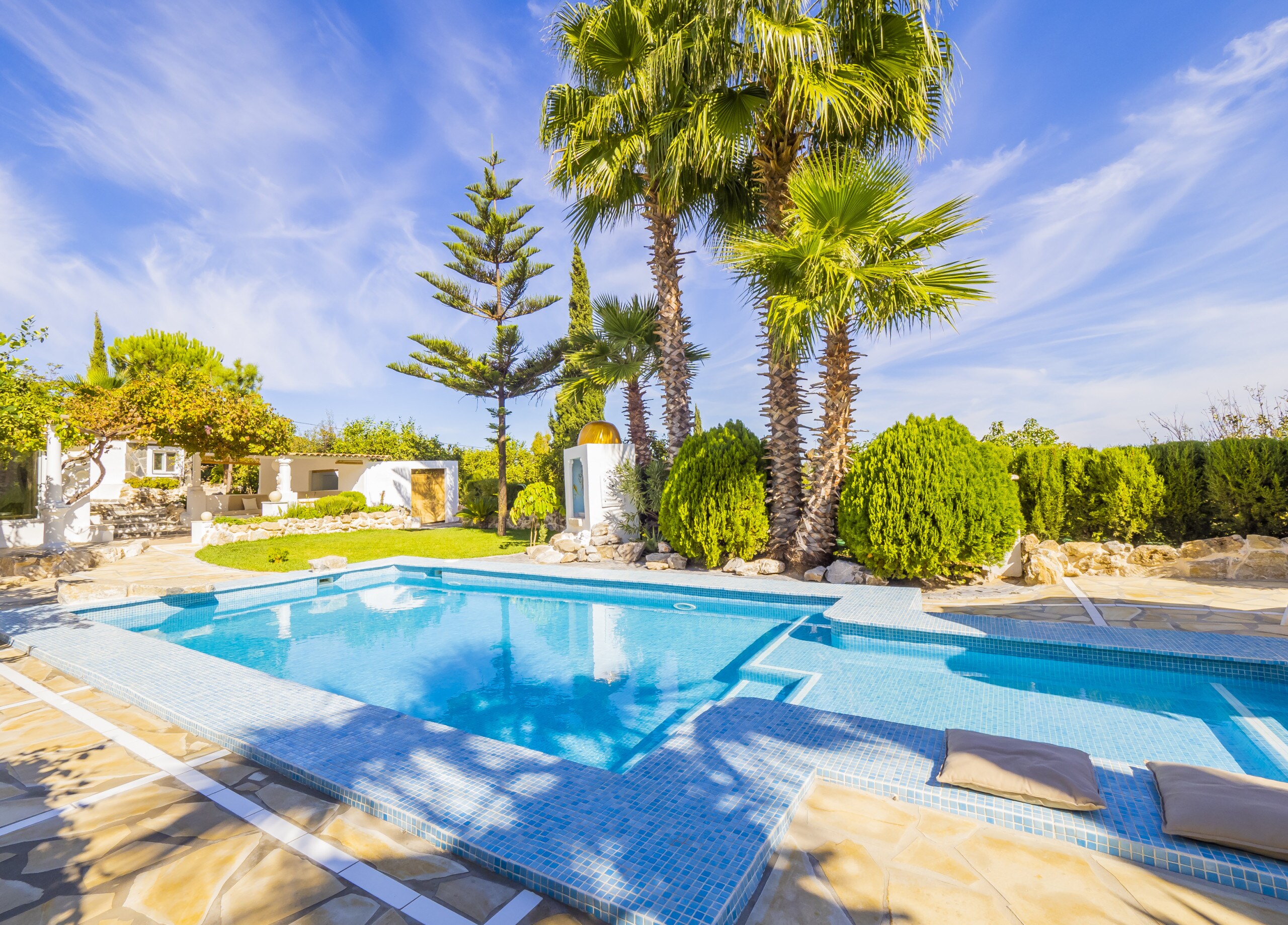 Enjoy the private pool of this house in Alhaurín el Grande