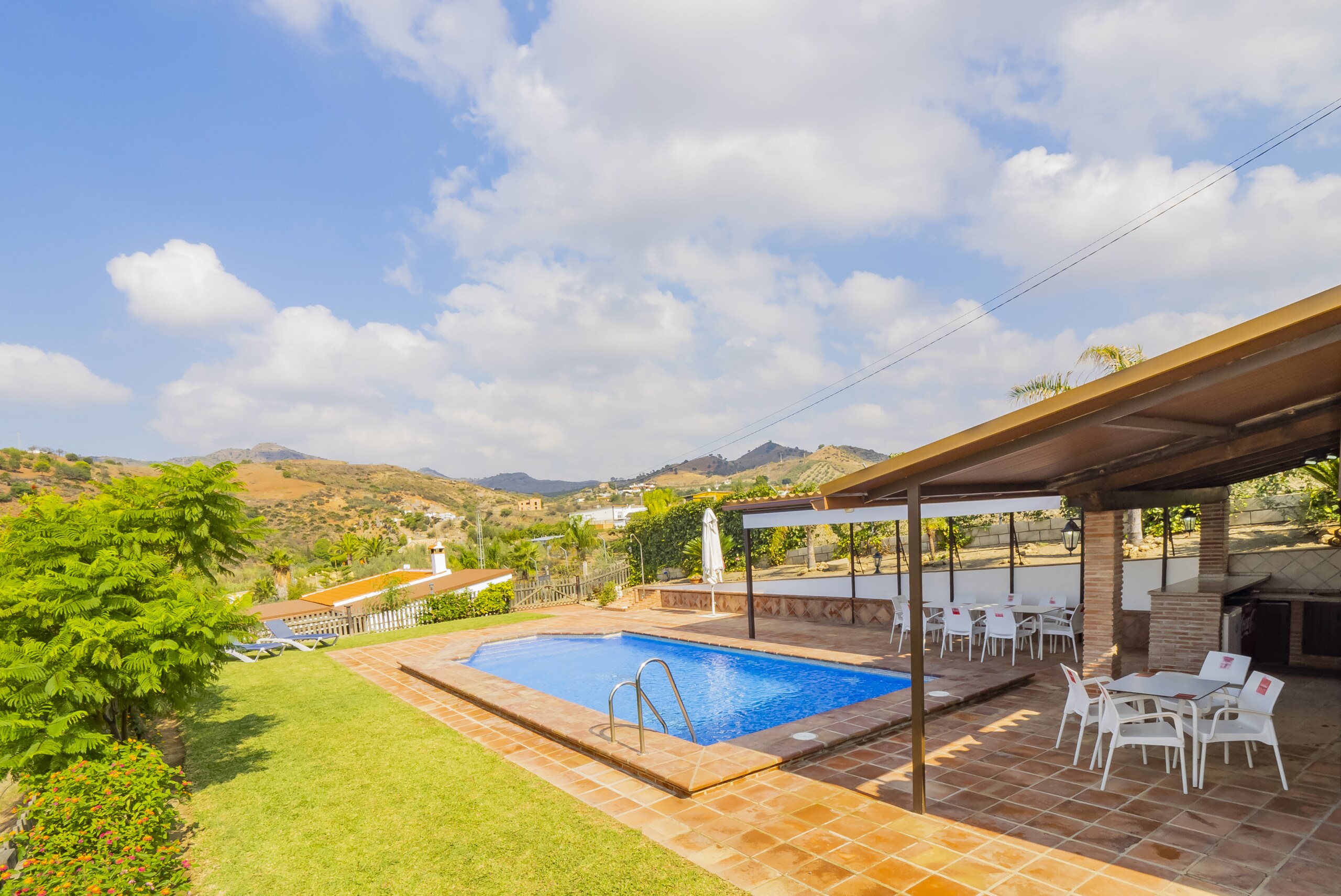 Enjoy the pool of this rural house in Pizarra