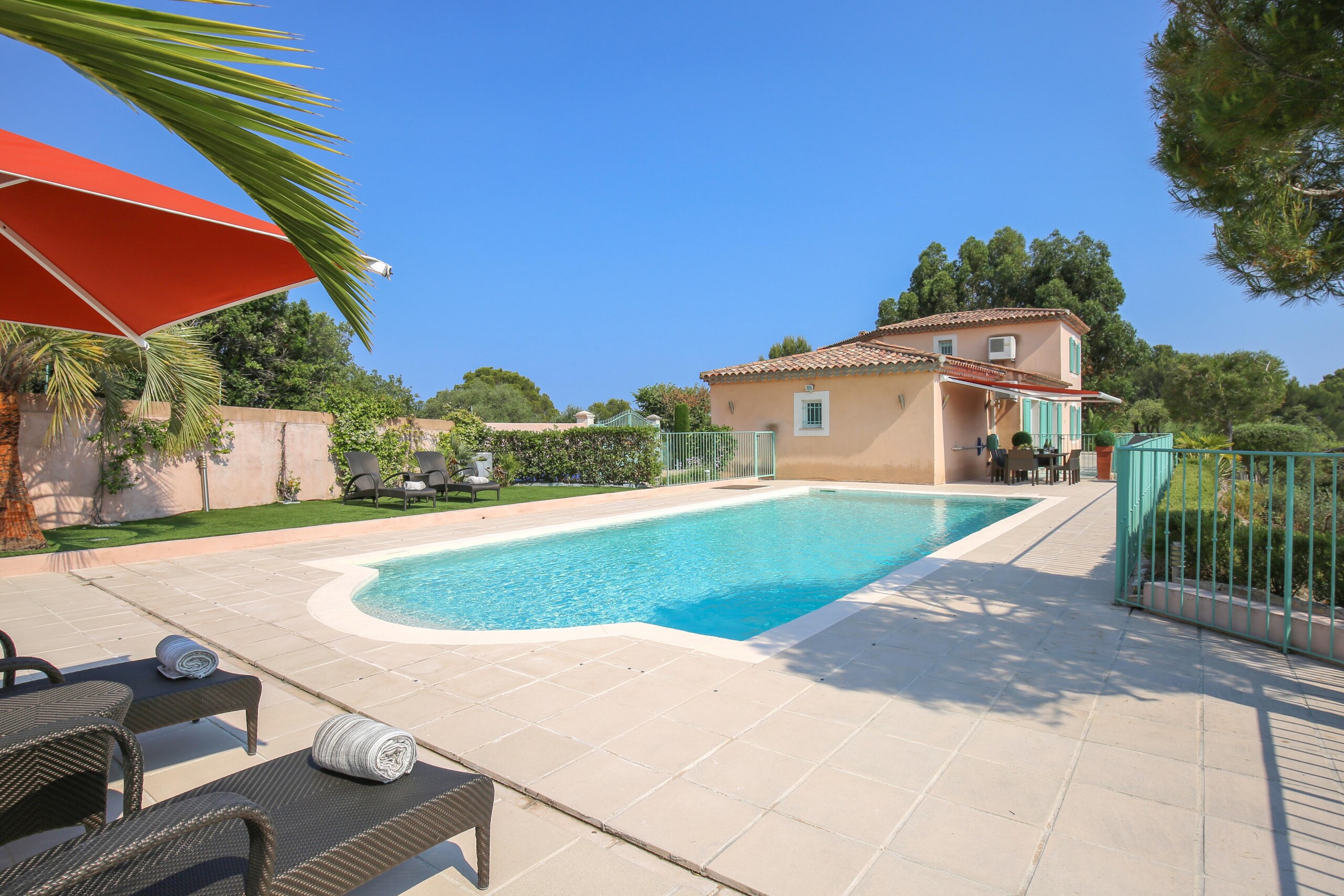 Property Image 2 - Lovely 4-bedroom villa with heated pool, outdoor jacuzzi and amazing views