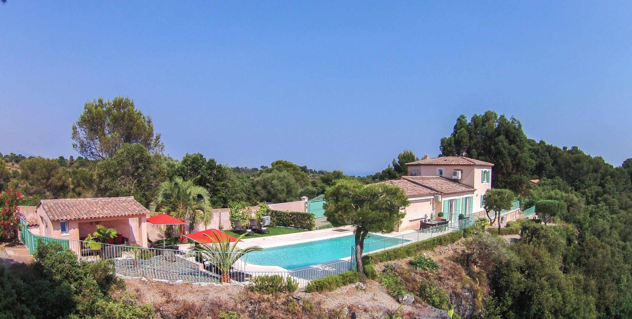 Property Image 1 - Lovely 4-bedroom villa with heated pool, outdoor jacuzzi and amazing views
