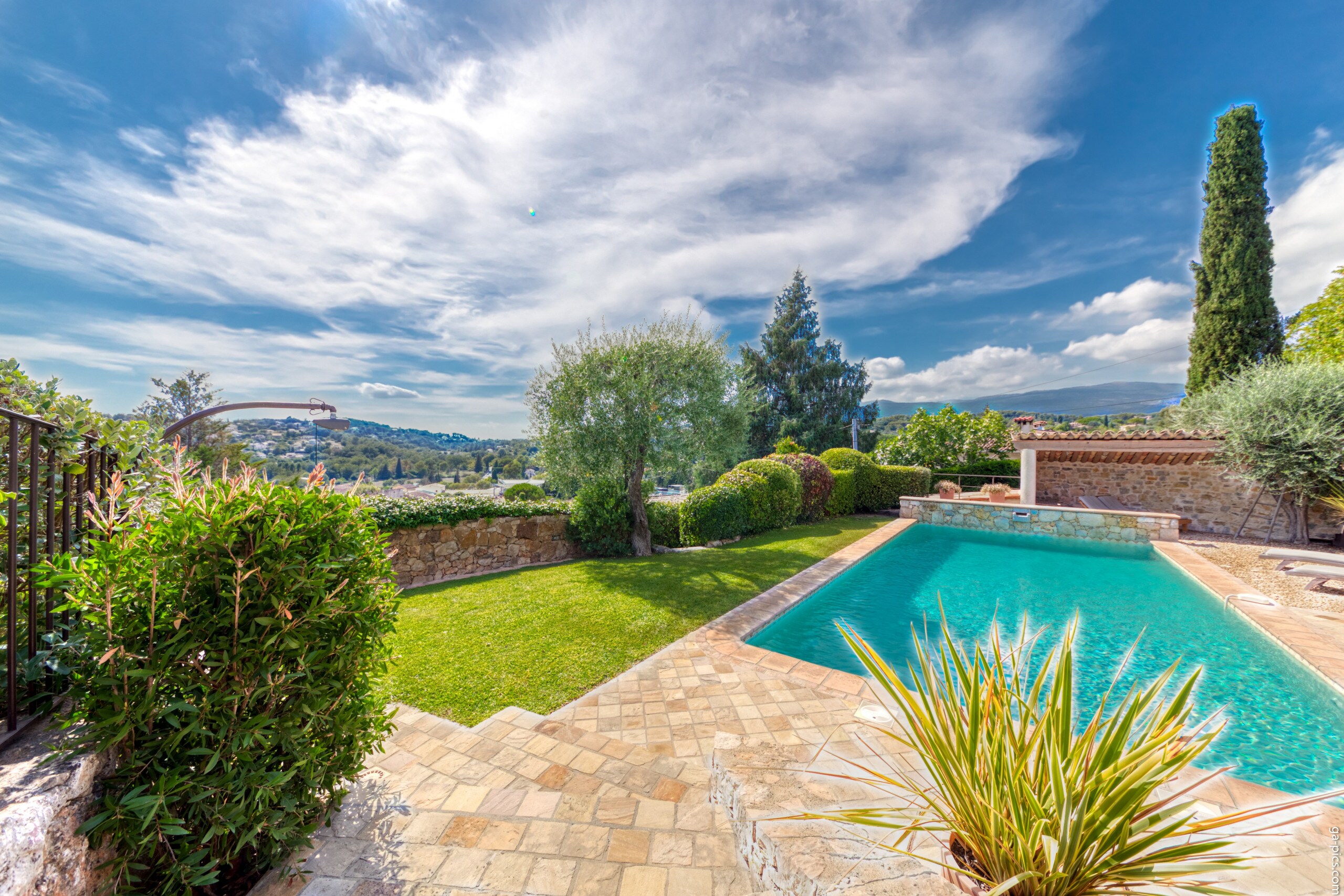 Property Image 2 - Beautifully renovated house with stunning views over Valbonne, just a stroll into the village