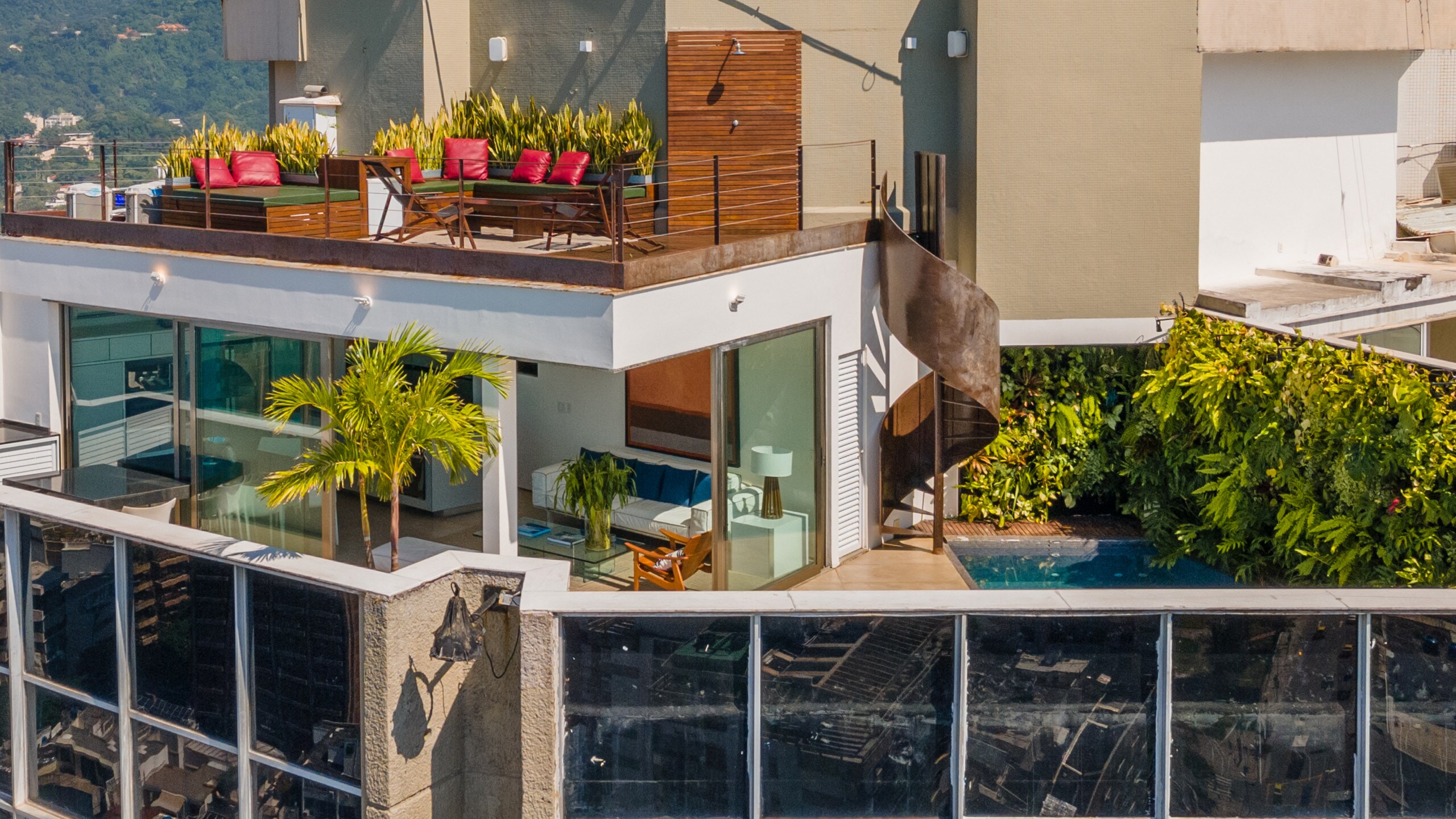 Property Image 1 - Sleek Pristine Penthouse with Panoramic Sea View