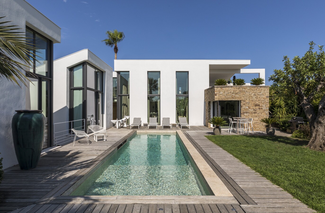 Property Image 1 - Exceptional contemporary 5-bedroom property walkable to Saint Tropez centre