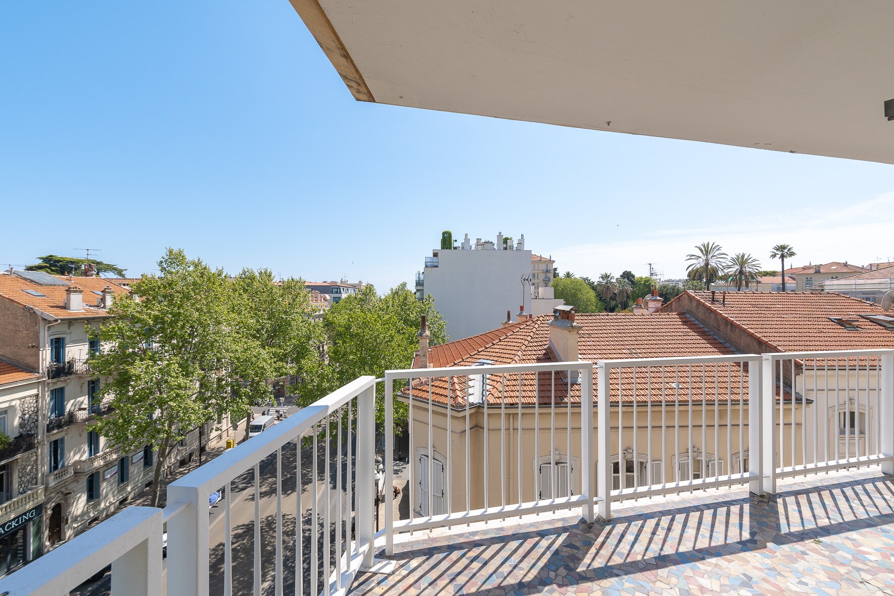 Property Image 2 - Newly renovated apartment in Cannes within walking distance of the Palais des Festivals