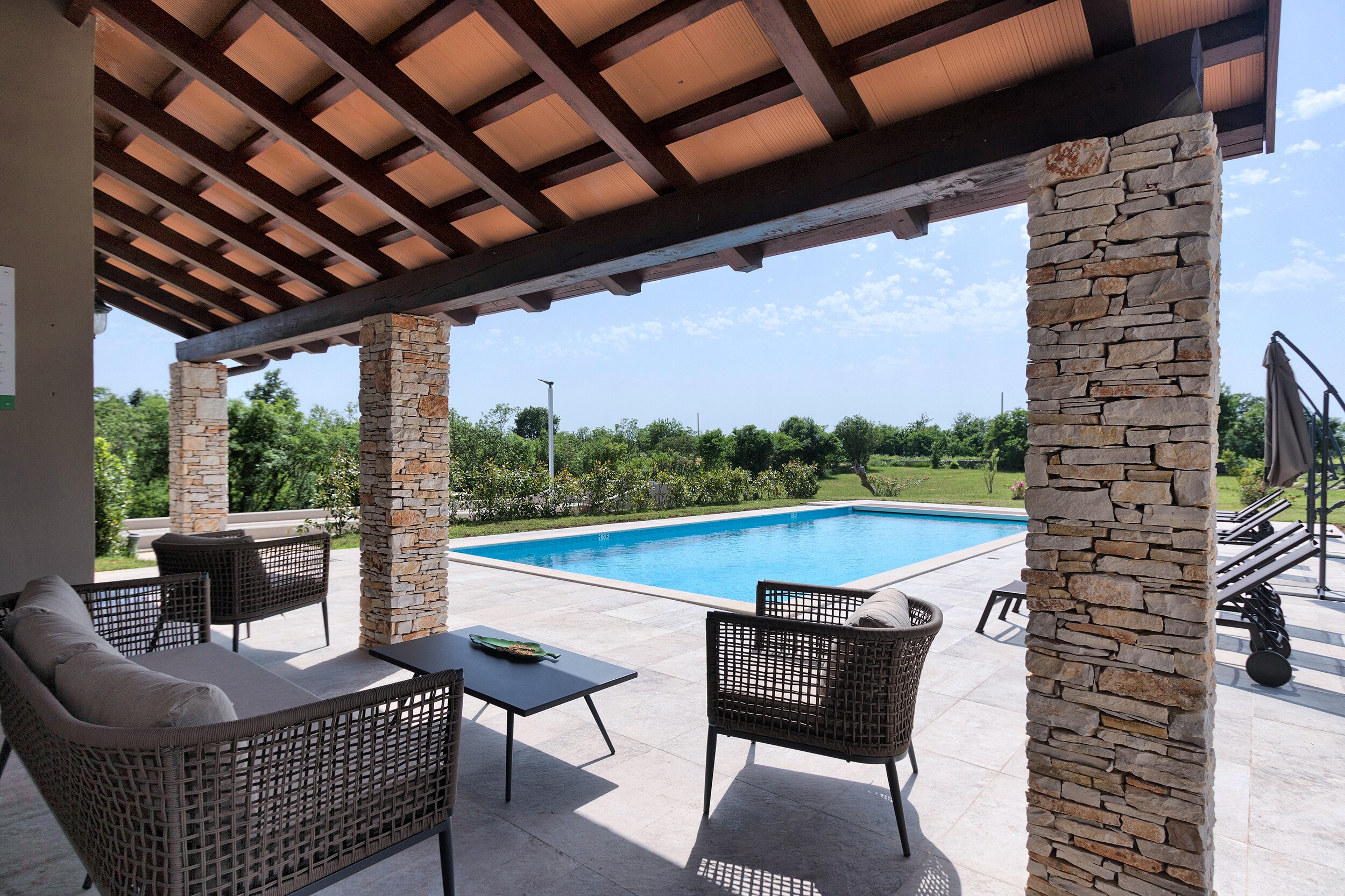 Property Image 2 - Holiday Estate in Cabrunici with Grand Pool and Garden