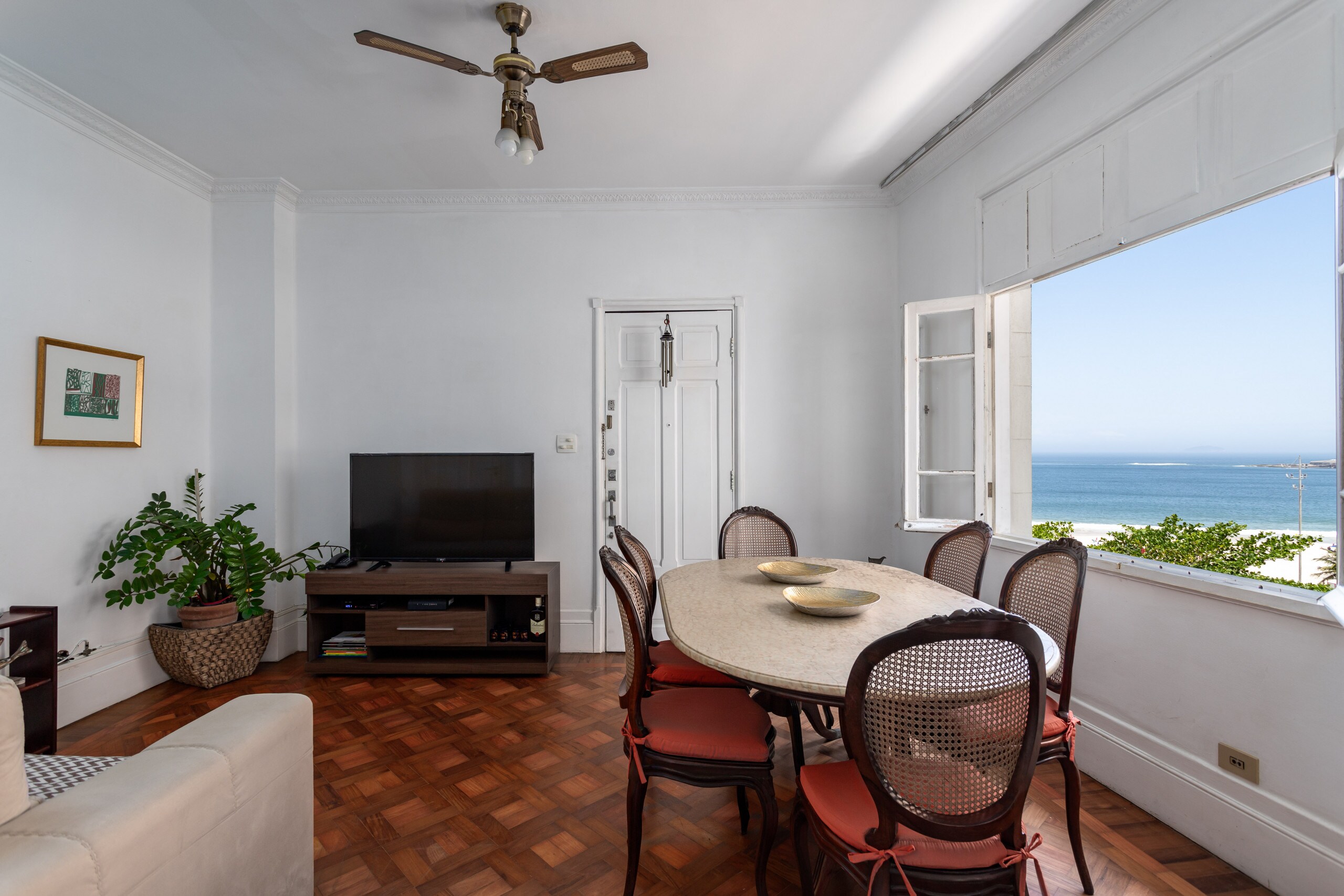 Property Image 1 - Traditional Apartment in Copacabana with Ocean Views