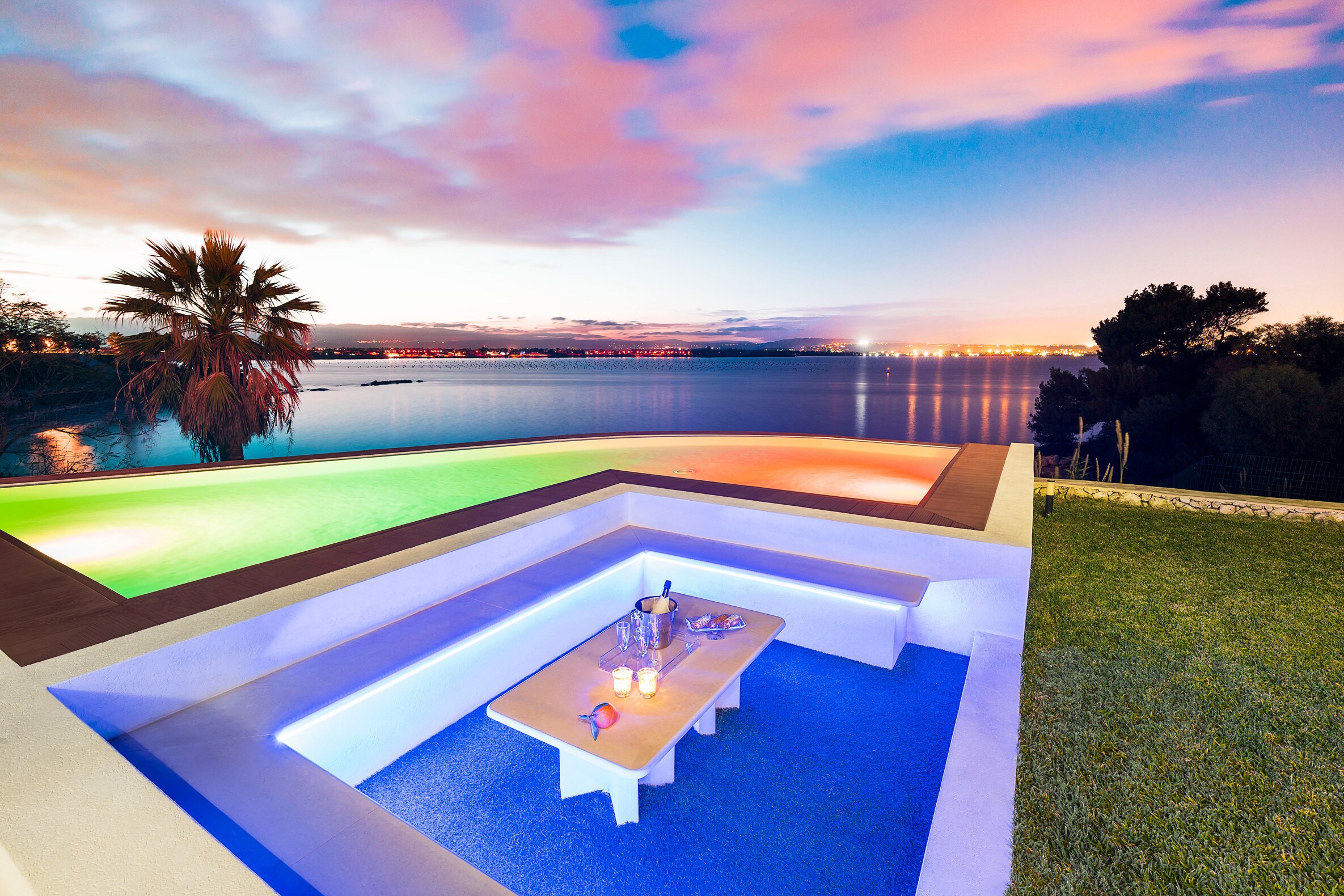 Property Image 1 - Prestigious seafront villa with pool