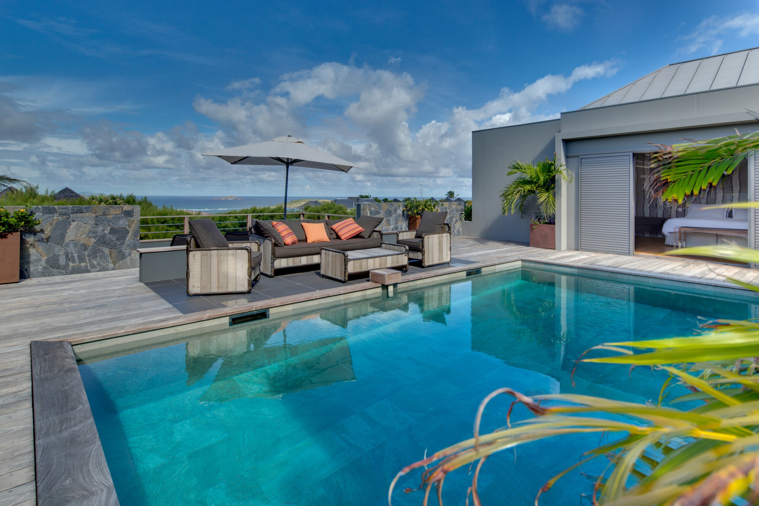 2 private pools, outdoor lounge area on the terrace, deck chairs.&nbsp;