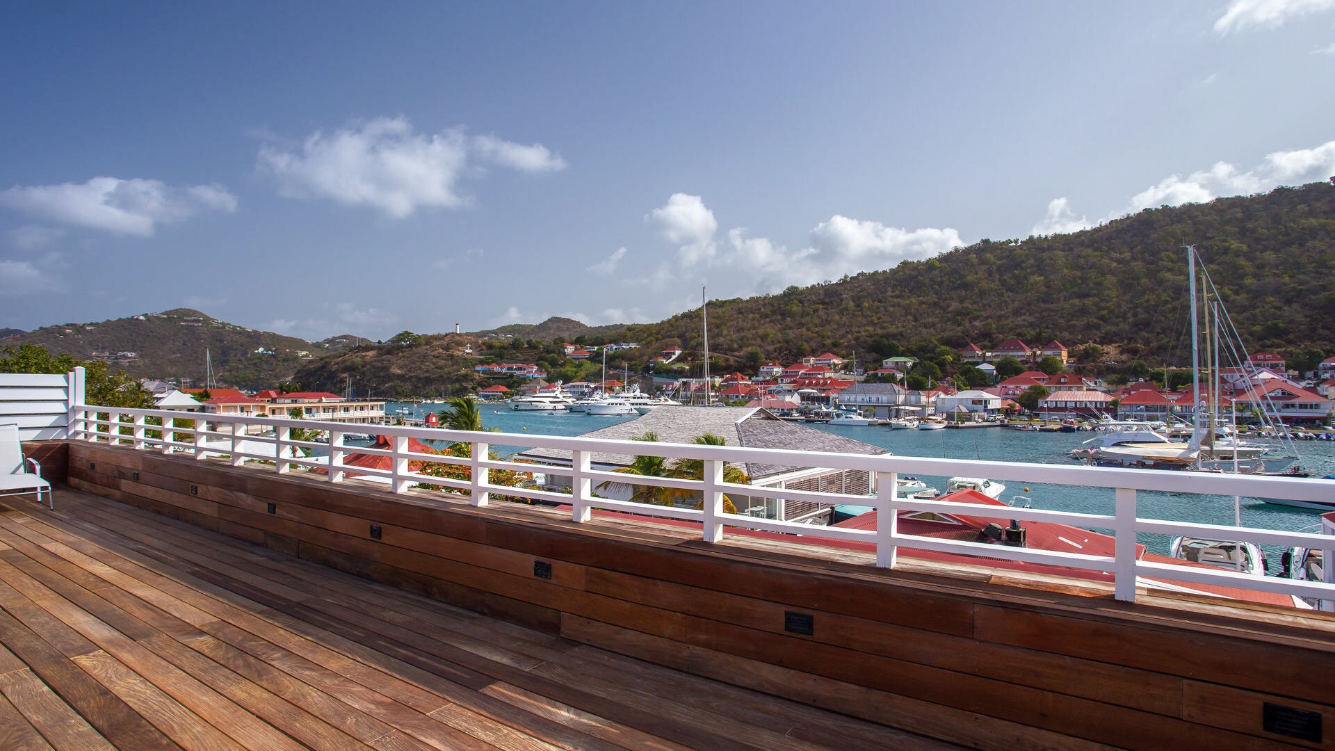 Expansive terrace with loungers, outdoor dining table. Breathtaking views over Gustavia.&nbsp;
