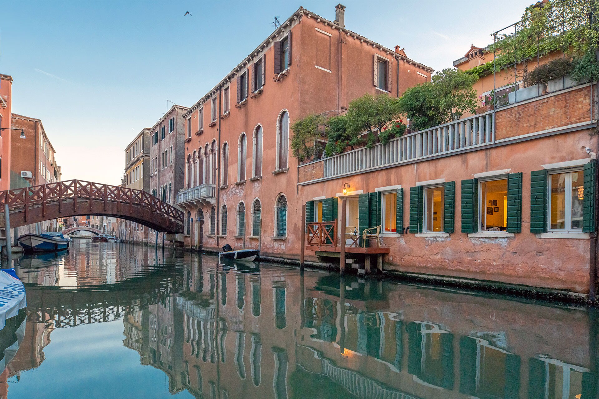 Property Image 2 - Vibrant Chic Apartment with Terrace on Picturesque Canal