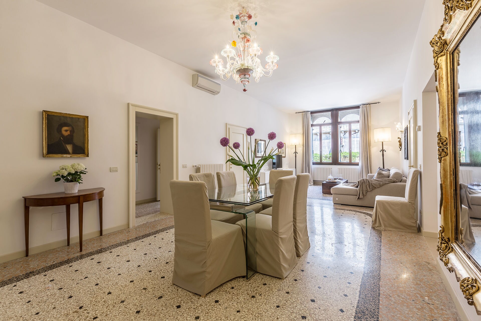 Property Image 1 - Spacious and Charming Apartment Near Fenice Theatre