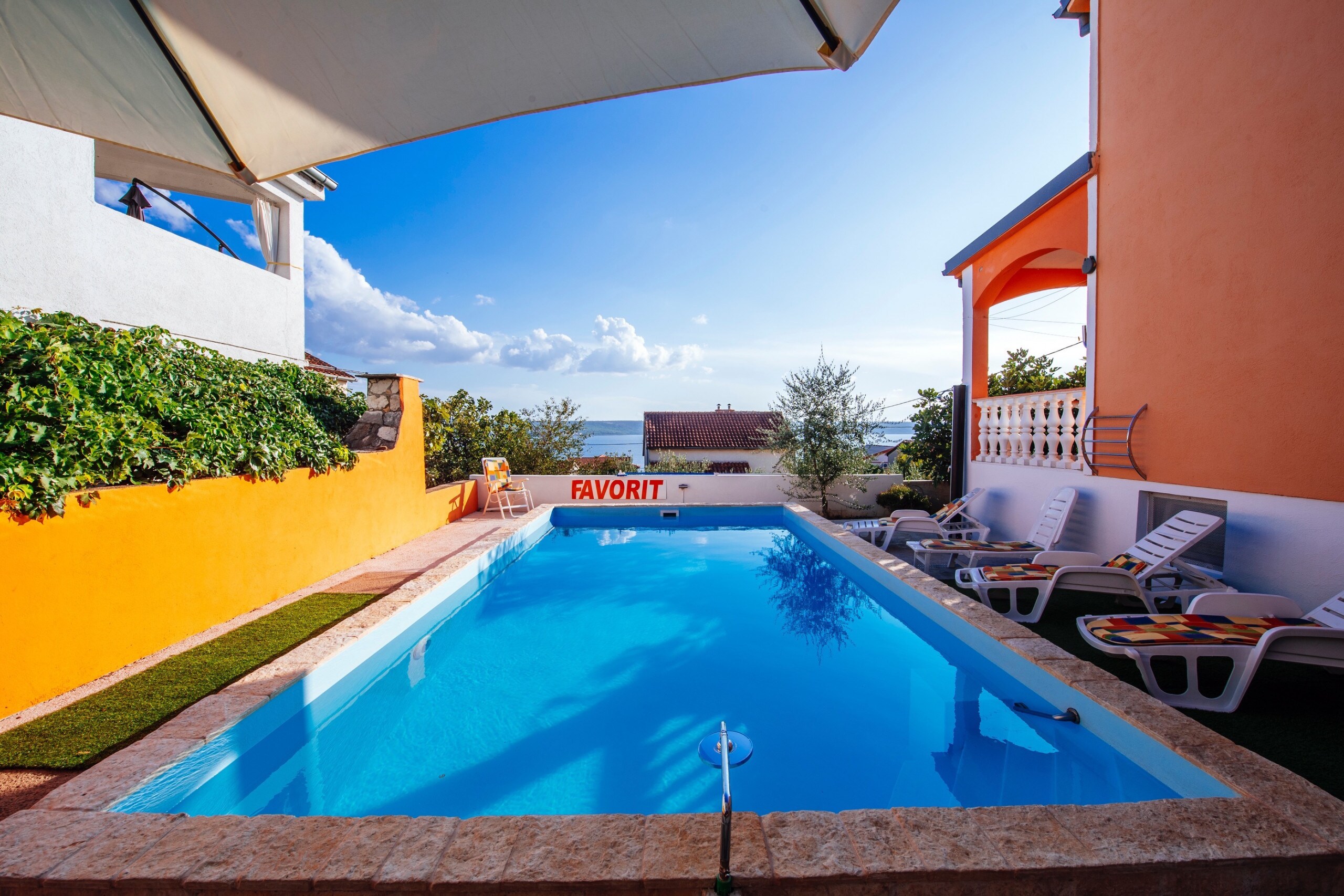 Property Image 2 - Colorful Vibrant Villa with Poo, Balcony and Stunning SeaViews