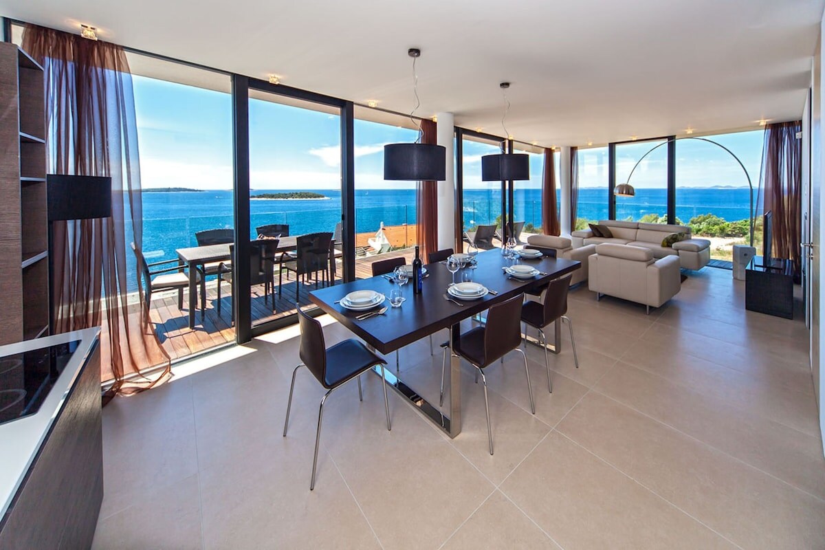 Property Image 1 - Modern Stylish Penthouse with Panoramic Sea Views