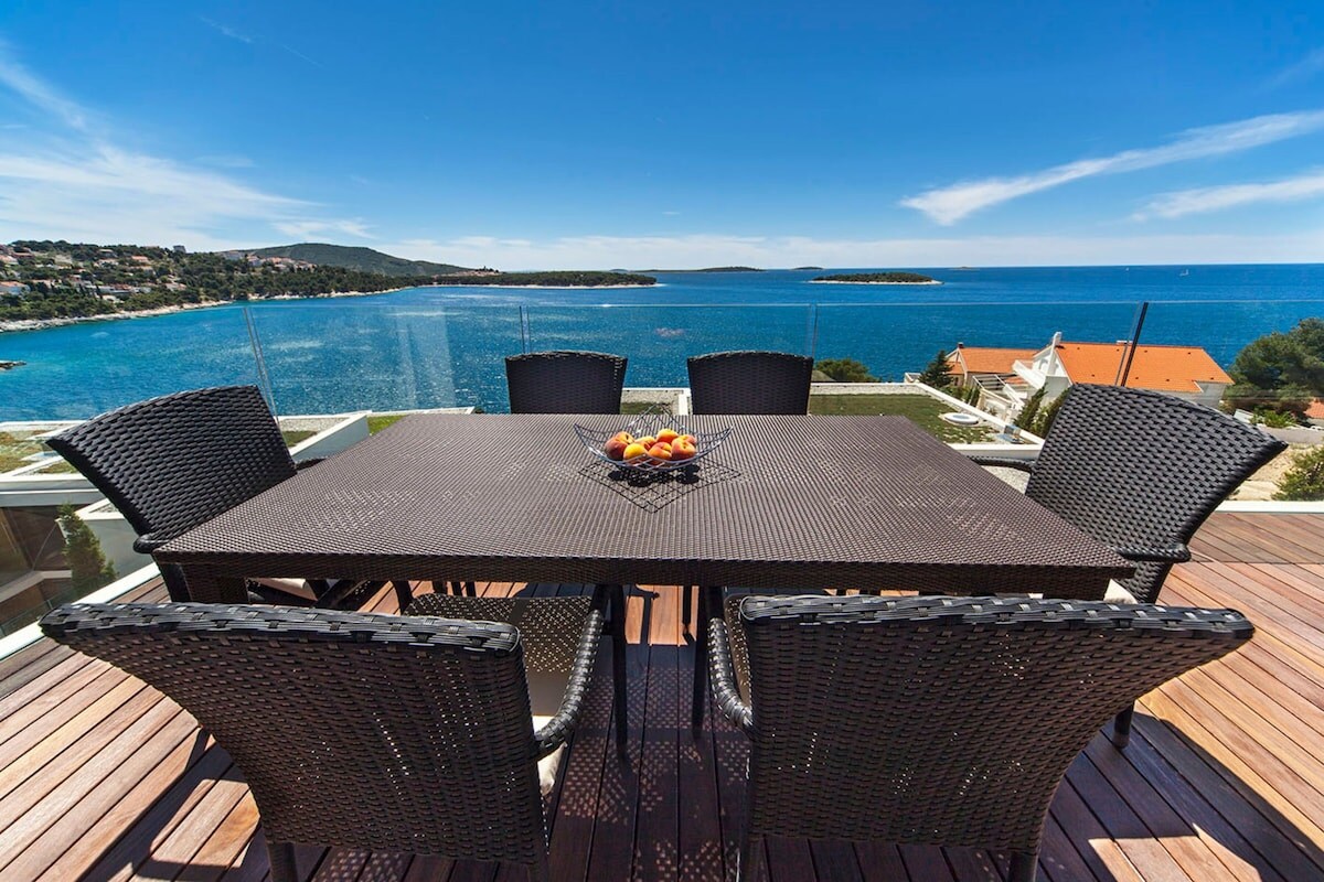 Property Image 2 - Modern Stylish Penthouse with Panoramic Sea Views