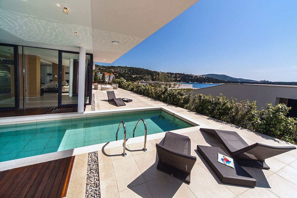 Property Image 1 - Modern Luxury Villa with Panoramic Sea Views