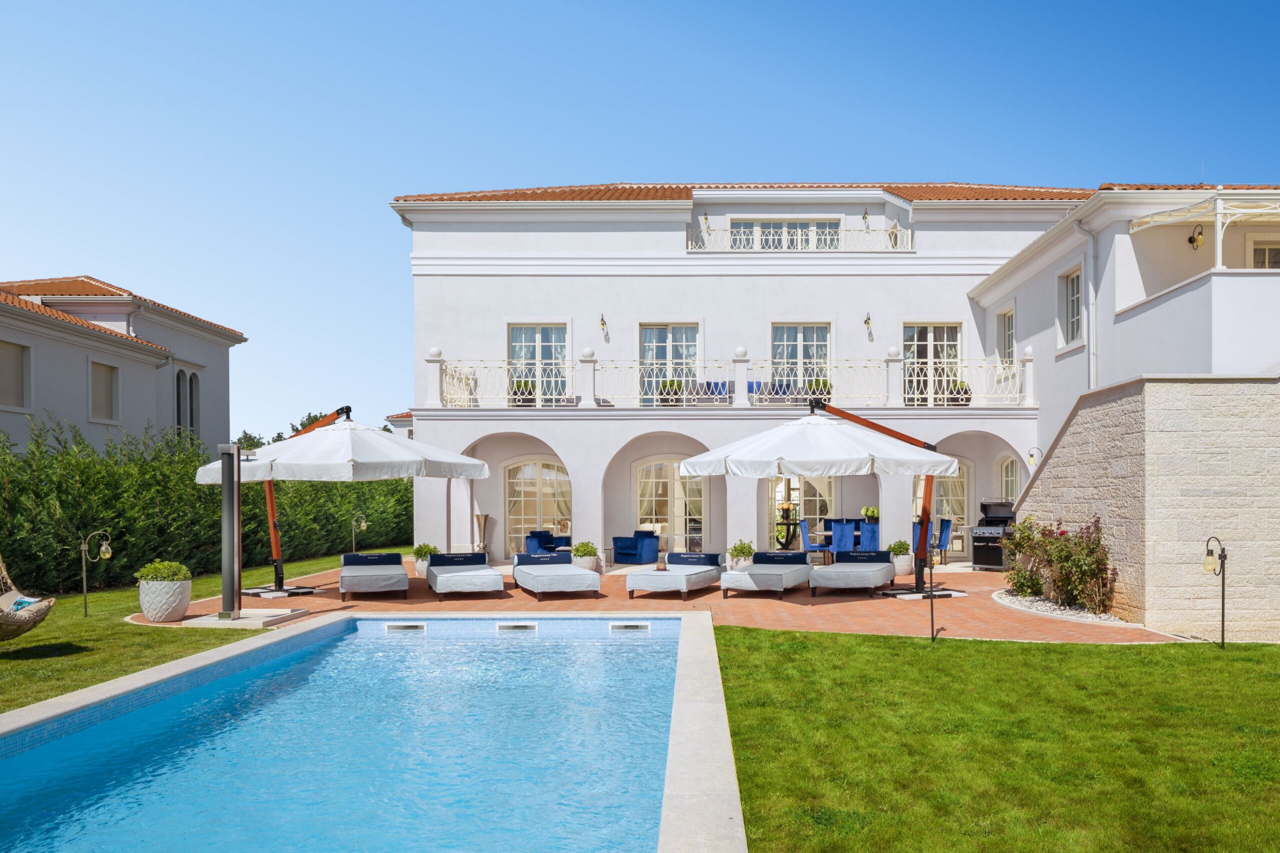 Property Image 1 - Exclusive Luxury Villa with Large Swimming Pool