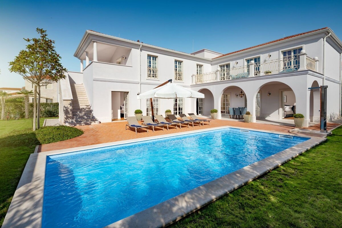 Property Image 2 - Classic Style Luxury Villa with Large Pool and Private Garden