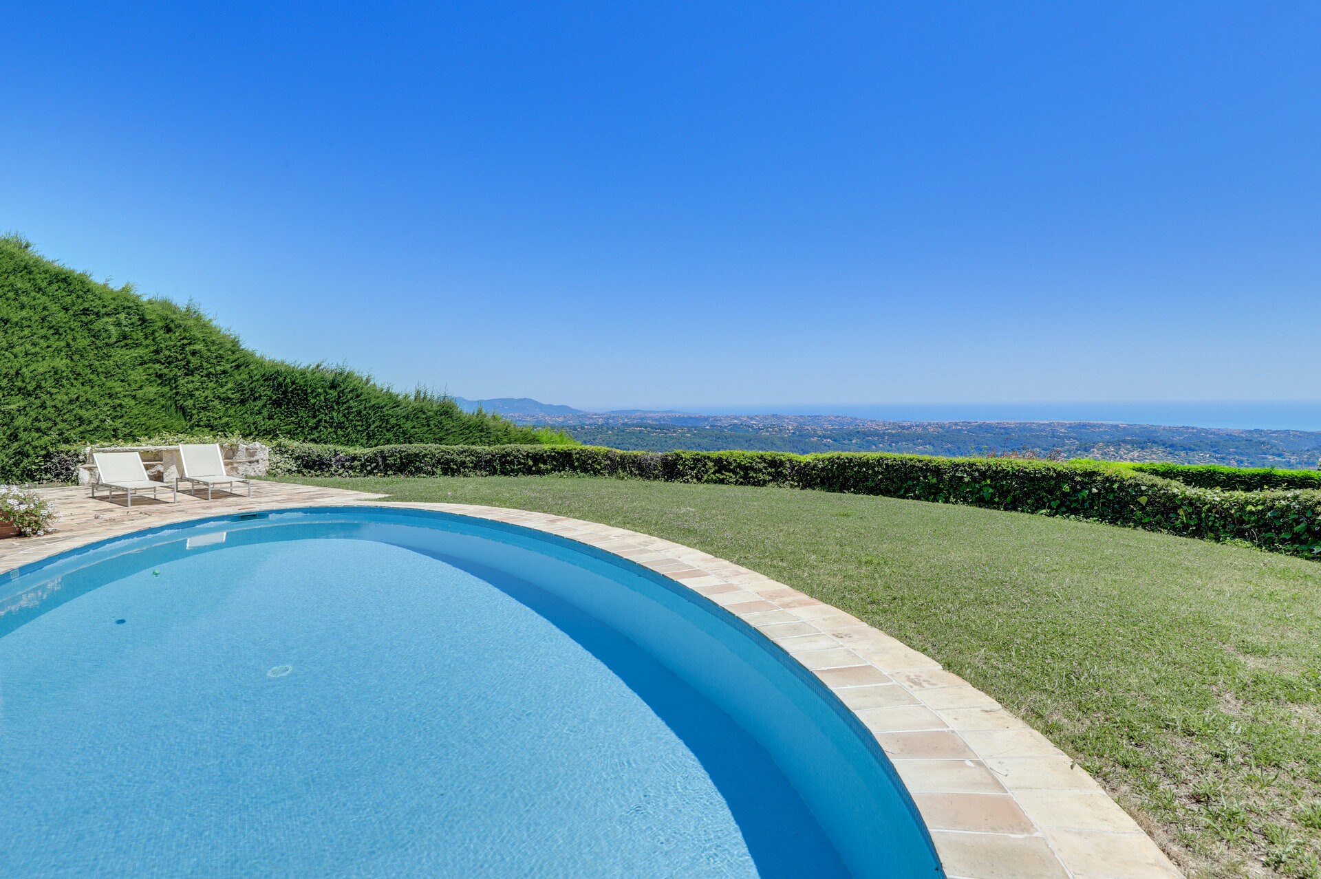 Property Image 2 - Renovated family home with stunning sea views in the hills of Vence