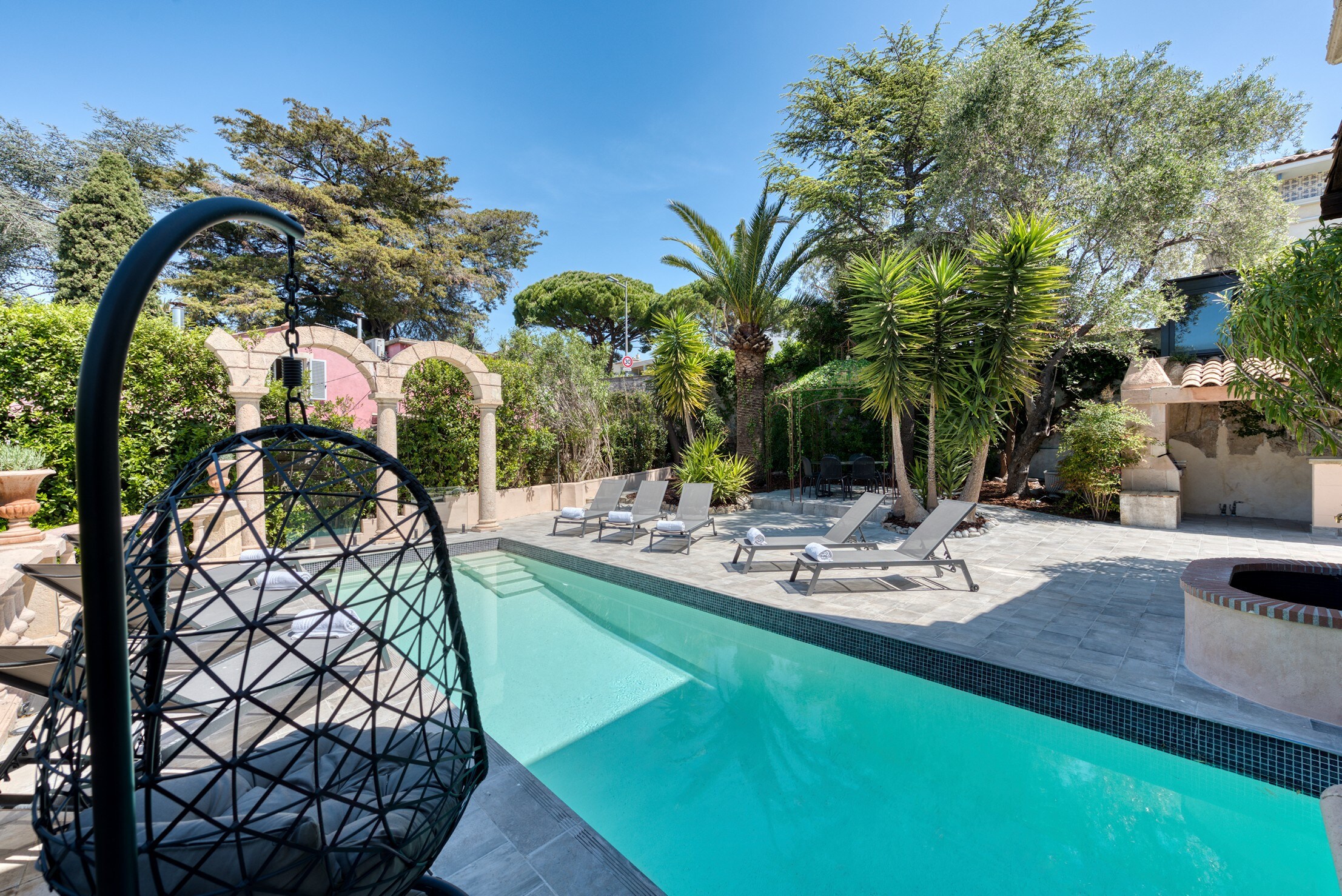 Property Image 2 - Newly renovated luxury property within a short walk of Cannes centre