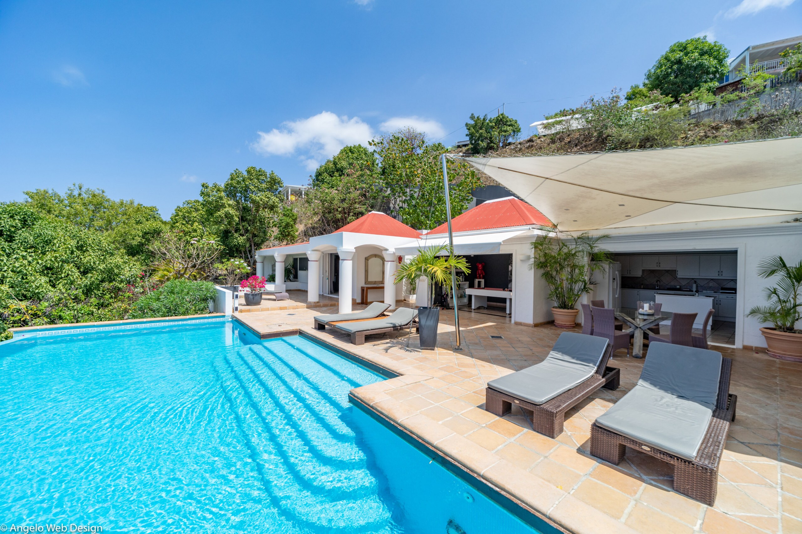 Beautiful pool, expansive terrace with loungers and deck chairs. Gas barbecue.&nbsp;