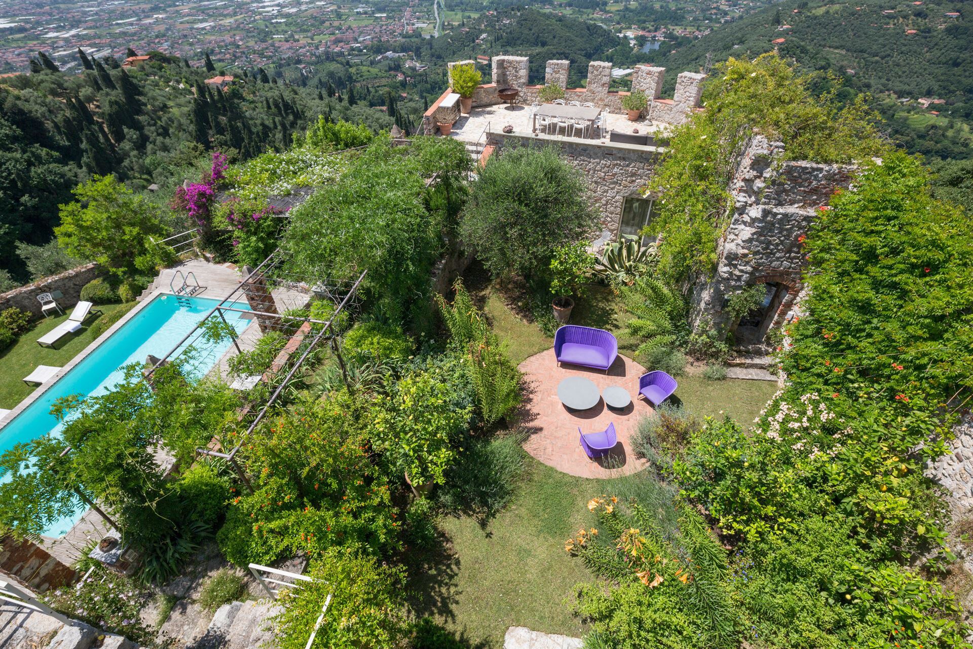 Property Image 1 - Prestigious Villa with Panoramic Valley View