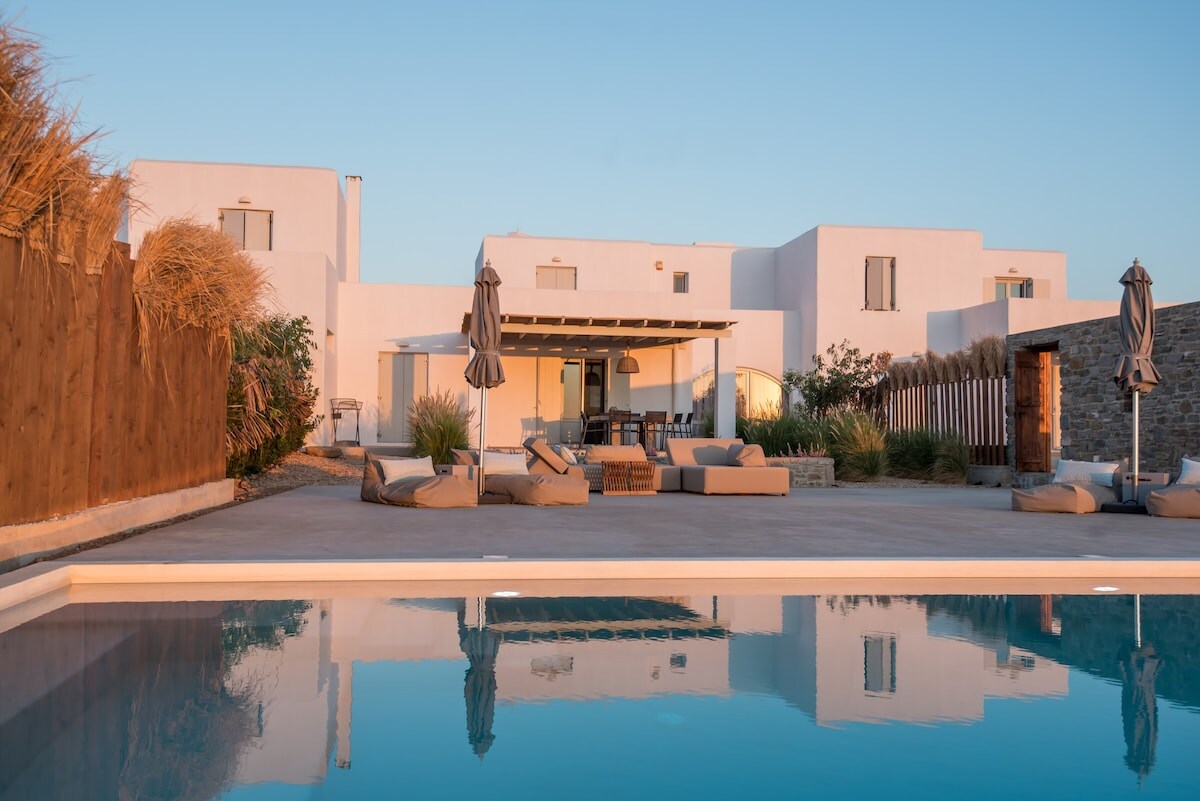 Property Image 1 - Designer beachfront villa with private pool