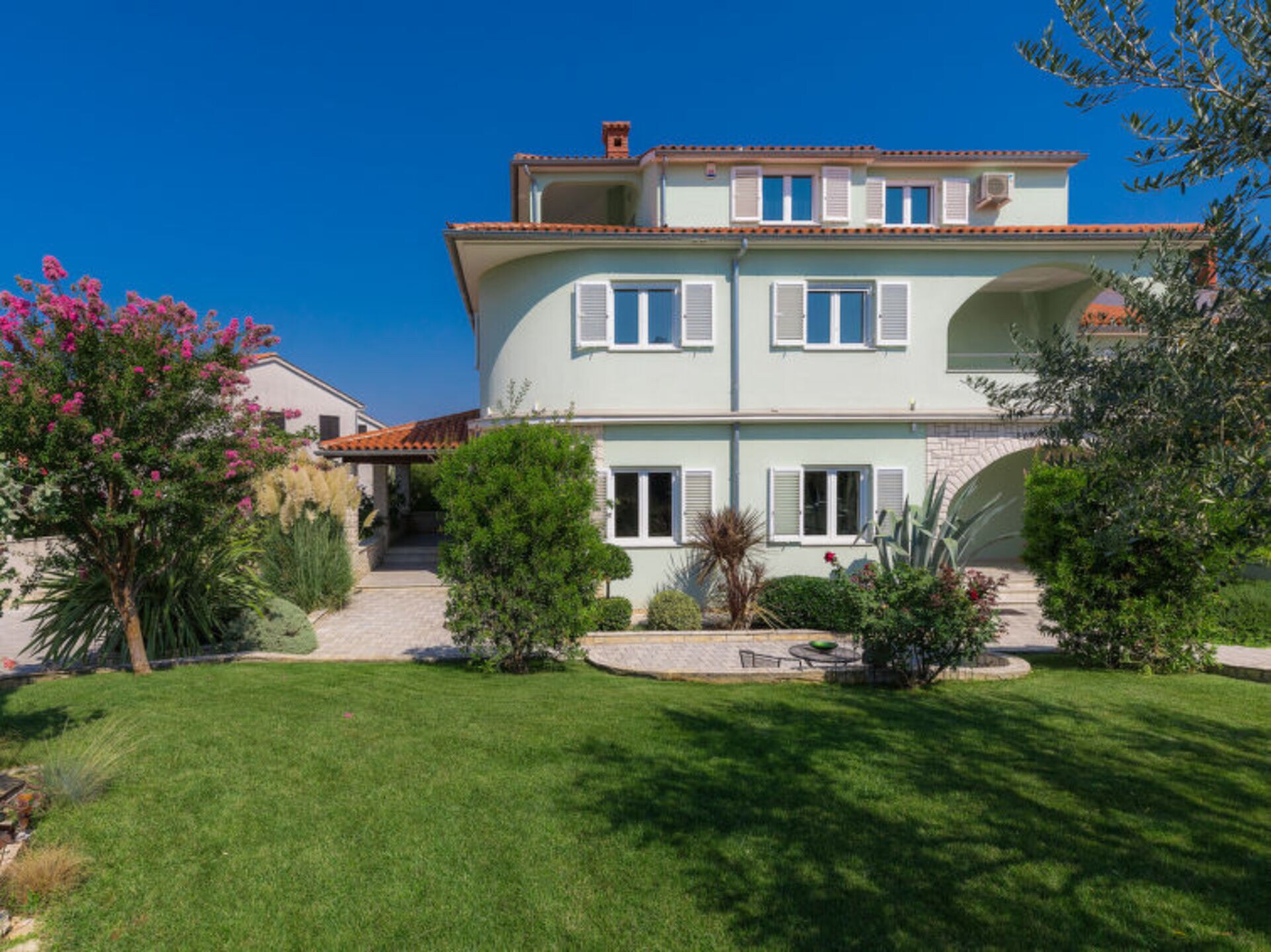 Property Image 2 - Rent Your Own Luxury Villa with 5 Bedrooms, Istarska županija Villa 1074
