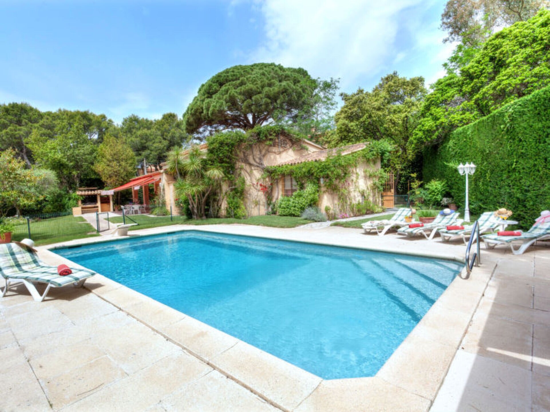 Property Image 2 - Rent Your Own Luxury Villa with 3 Bedrooms, Costa Brava Villa 1055