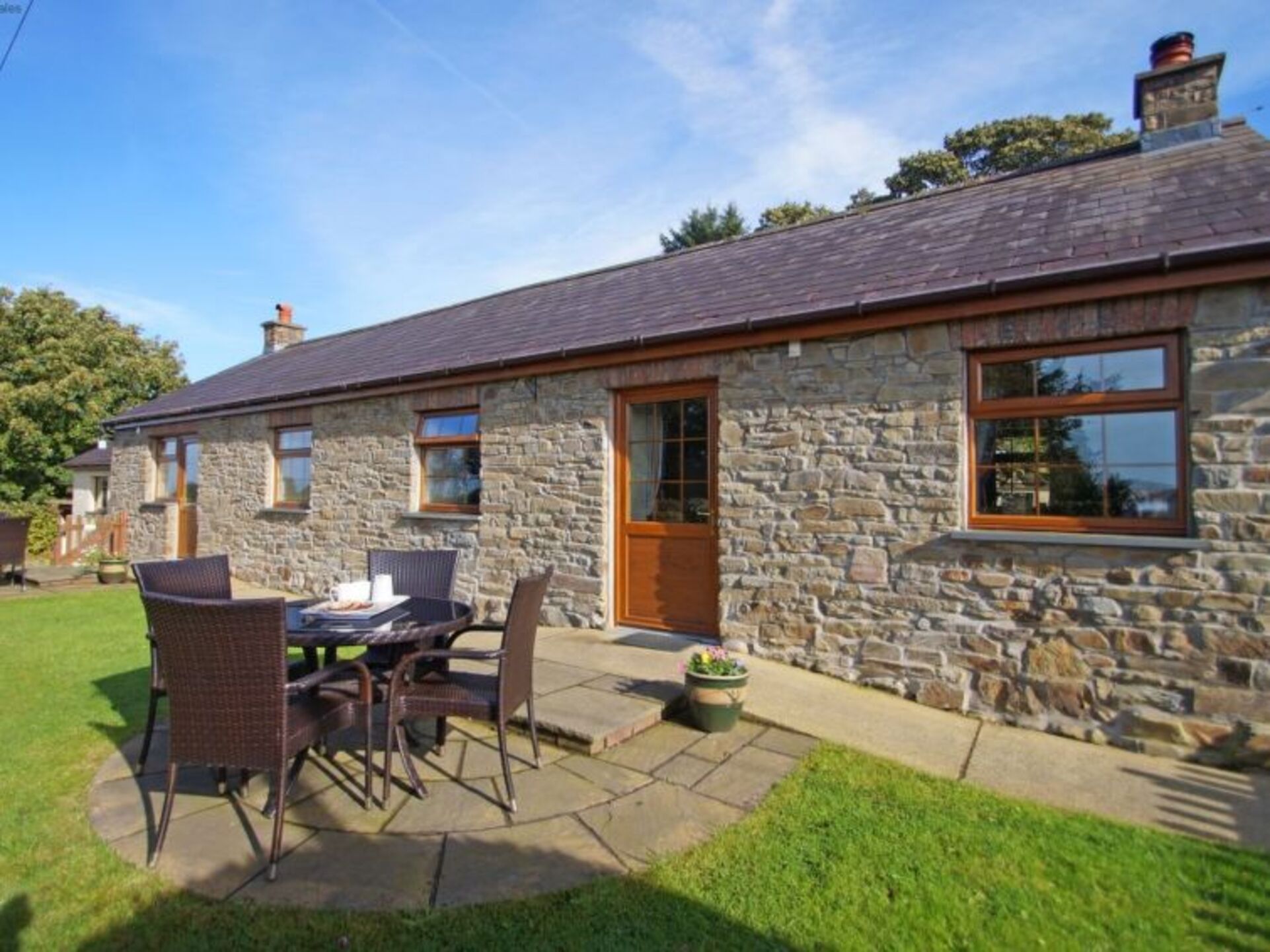 Property Image 1 - Rent Your Own Luxury Villa with 2 Bedrooms, Wales Villa 1046
