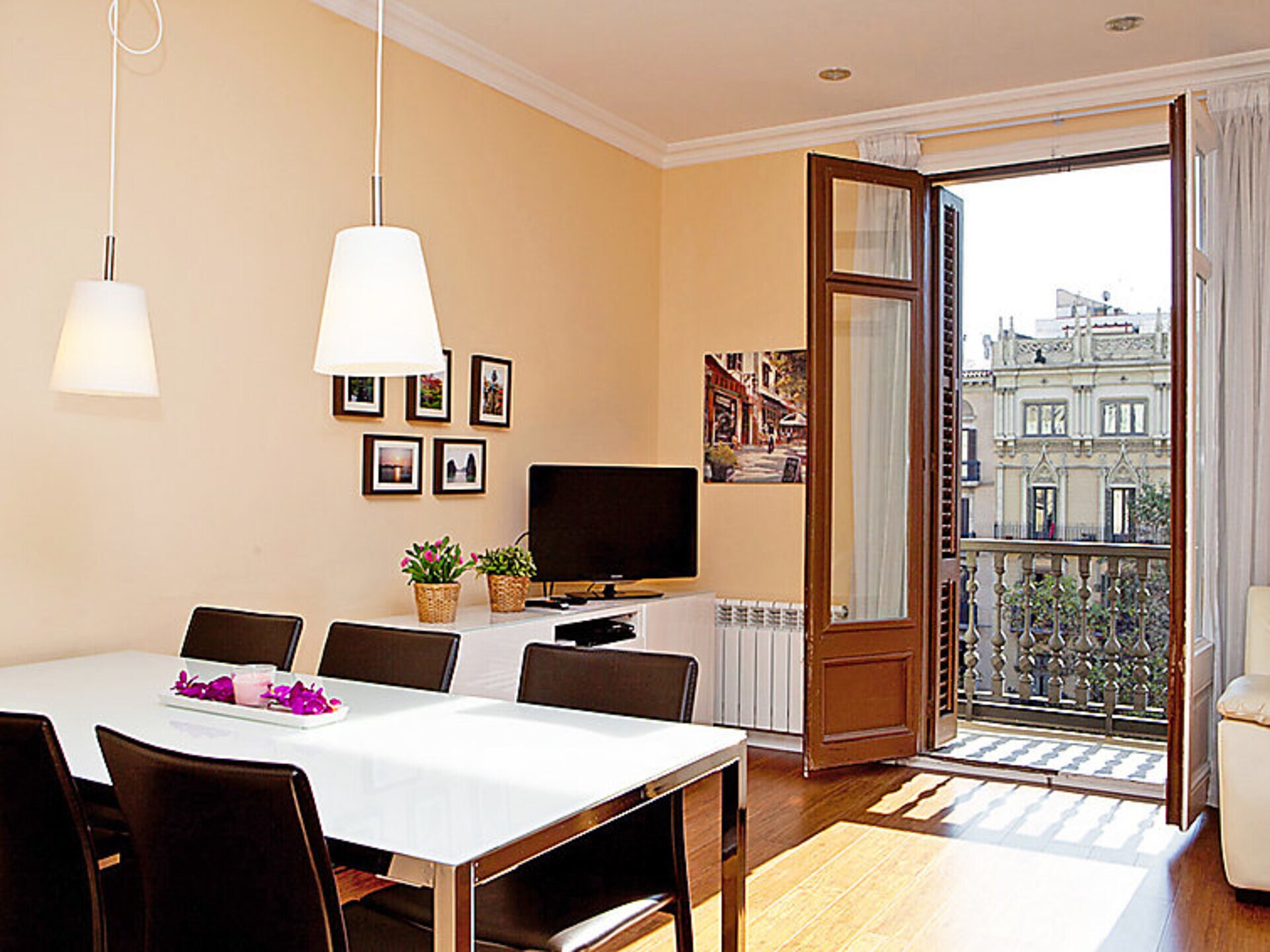 Property Image 1 - Luxury Apartment with 3 Bedrooms, Barcelona Apartment 1233