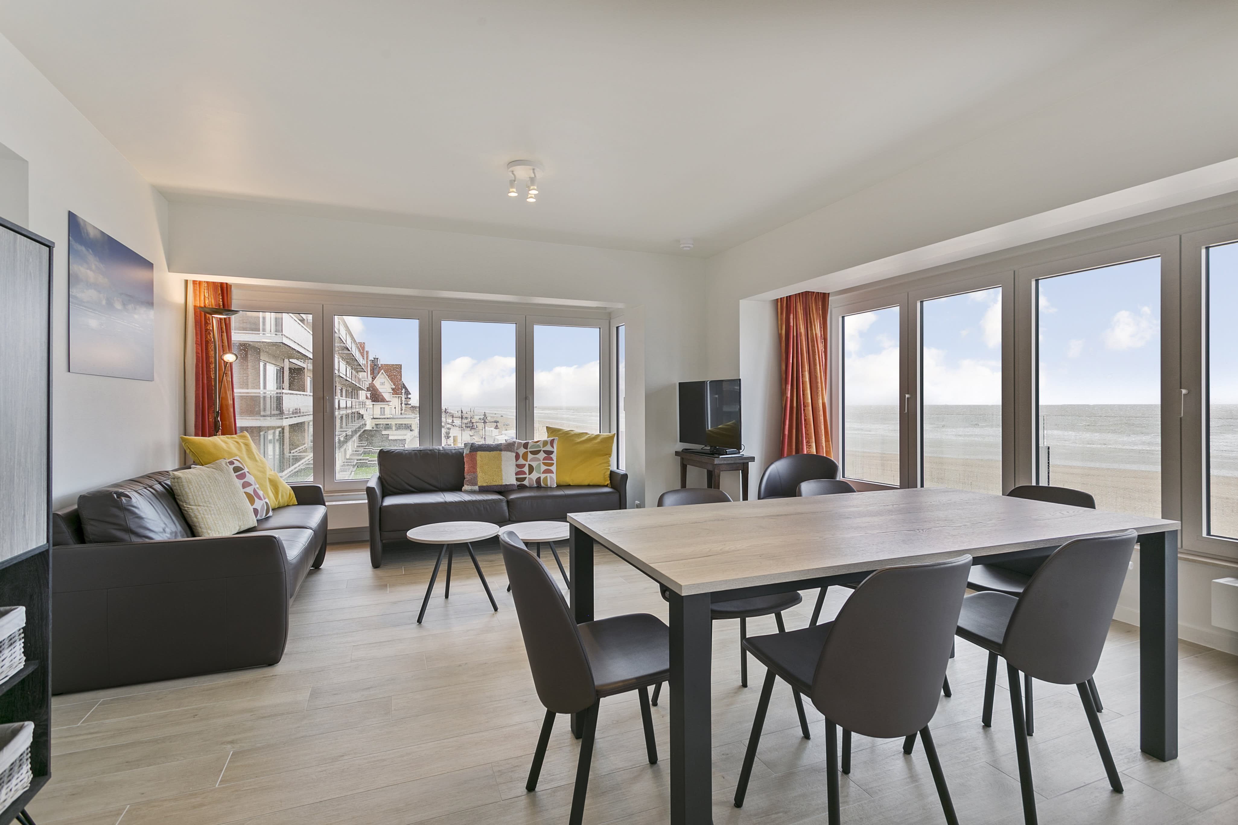 Property Image 1 - Majestic apartment with great sea views