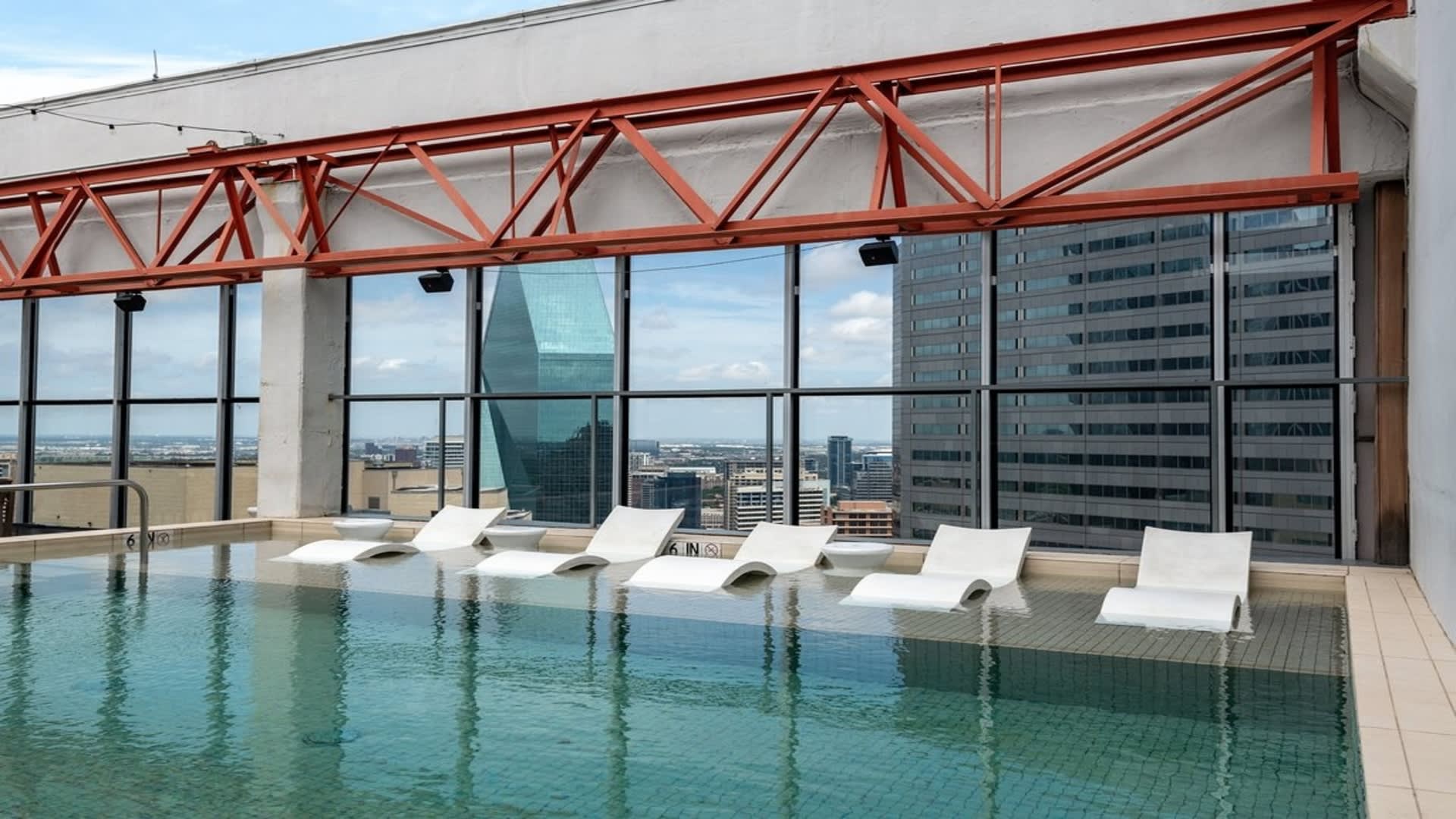 Property Image 1 - Best Sky Pool in Dallas | 1BR