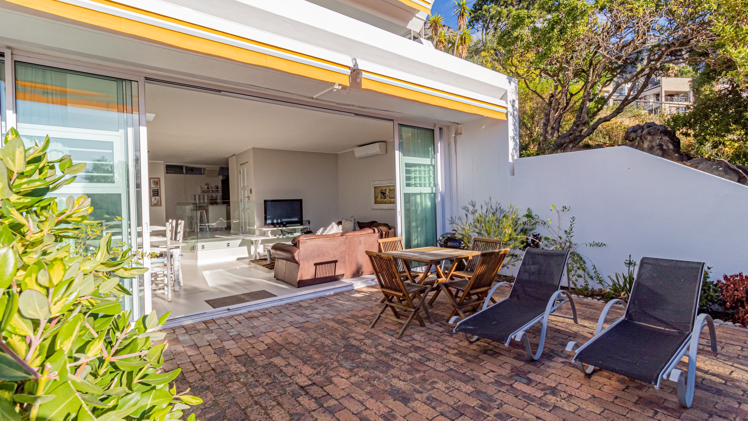 Property Image 2 - Modern Two Bedroom Holiday Apartment in Camps Bay with Private Terrace (Driftwood)