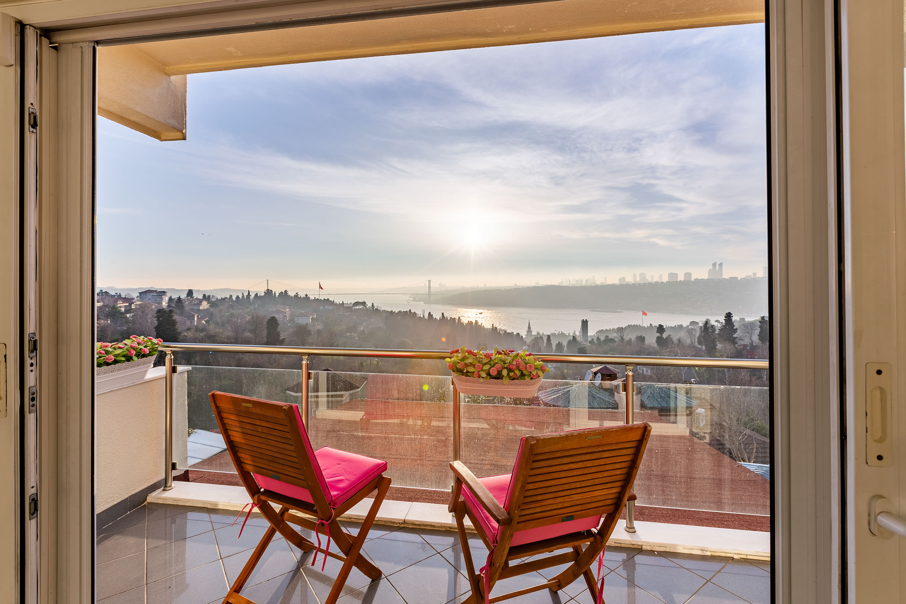 Property Image 2 - Cozy Bright Apartment with a Stunning View