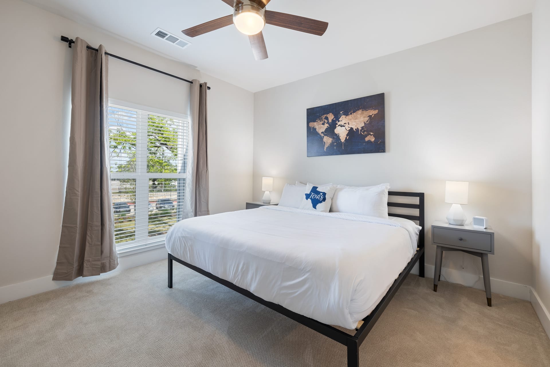 Quick Drive to Downtown, Fast Wifi Included | Austin