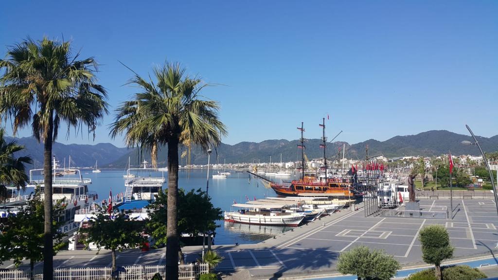 Property Image 1 - Modern and Vibrant Apartment 7 Min to Marmaris Public Beach