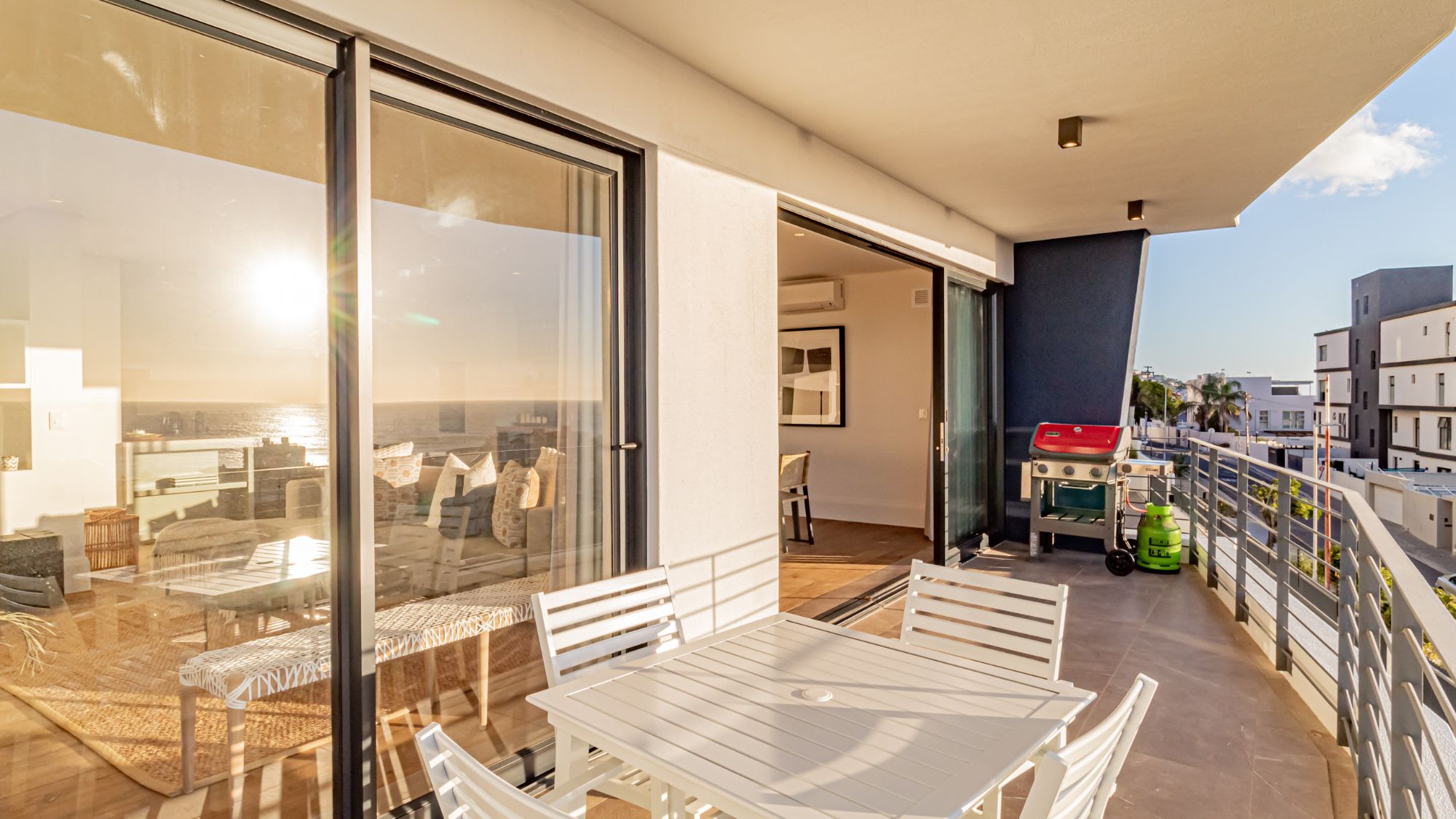 Property Image 1 - Modern Sea Point Apartment with Wonderful Sea Views (Alpha Sunsets)