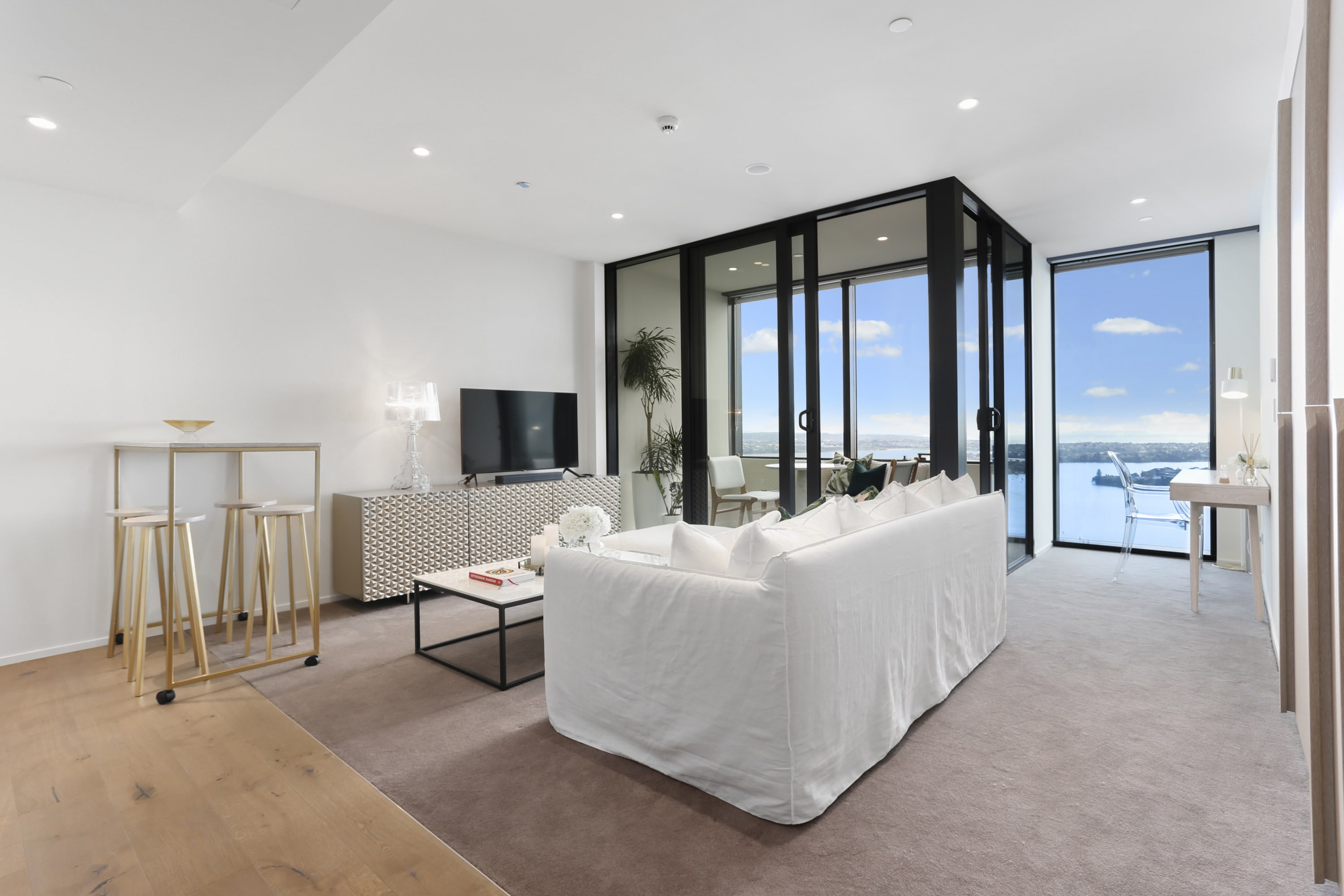 Property Image 1 - Stunning Modern Apartment with Stunning Sea Views