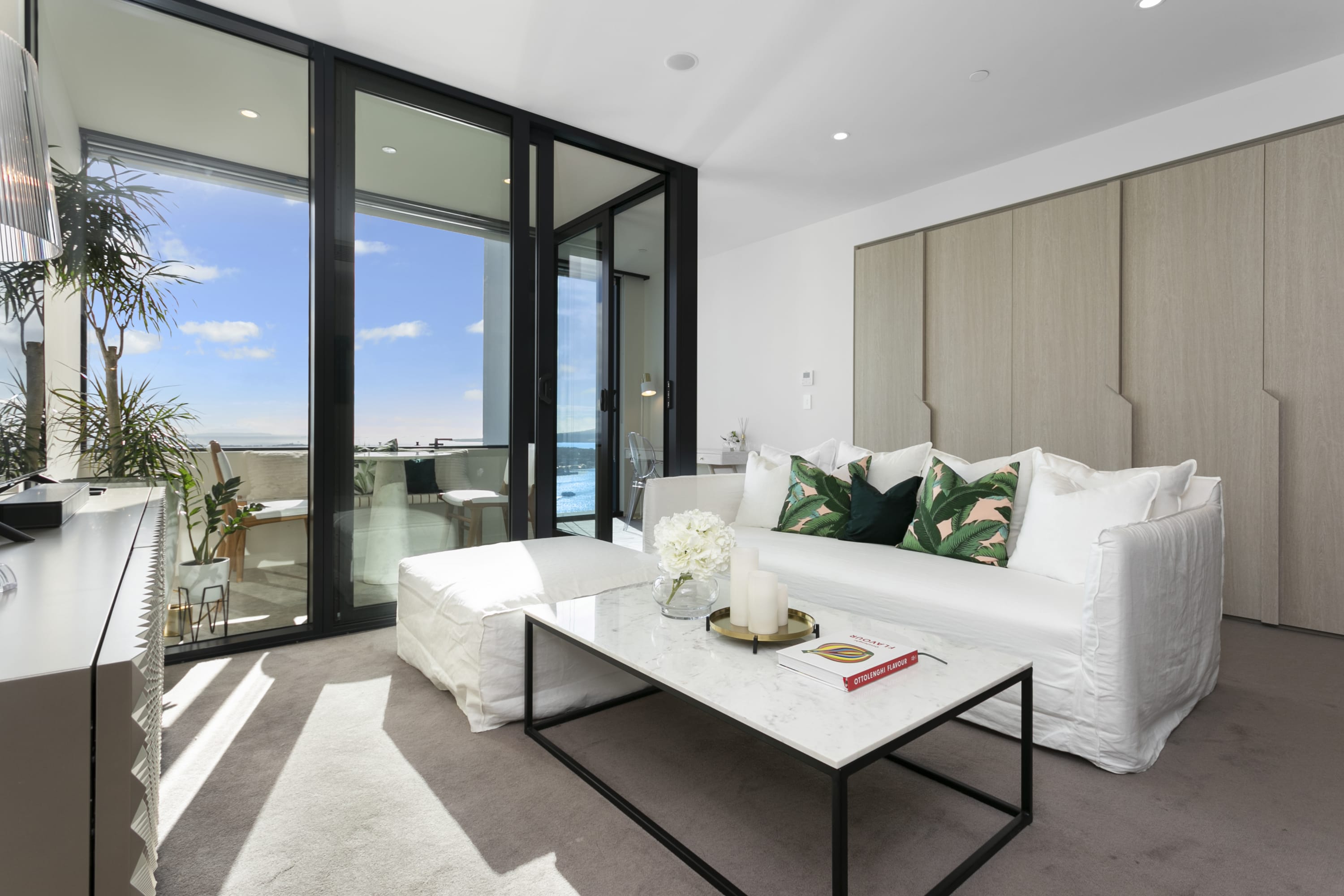 Property Image 2 - Stunning Modern Apartment with Stunning Sea Views