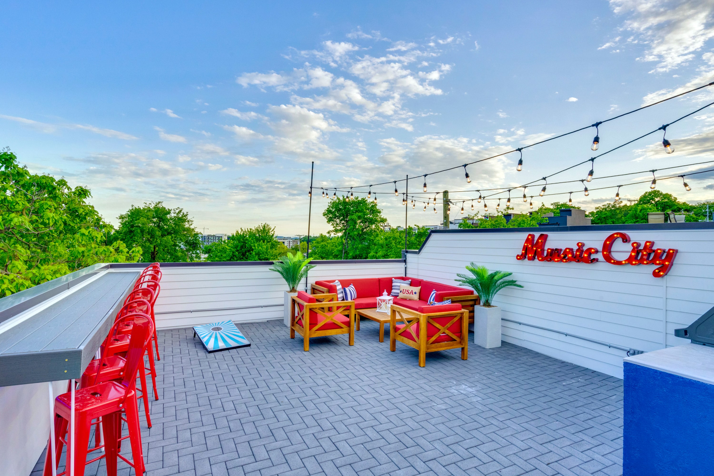 Property Image 2 - NEW IN NASHVEGAS has a HUGE ROOFDECK with CITY VIEWS and 12 Beds