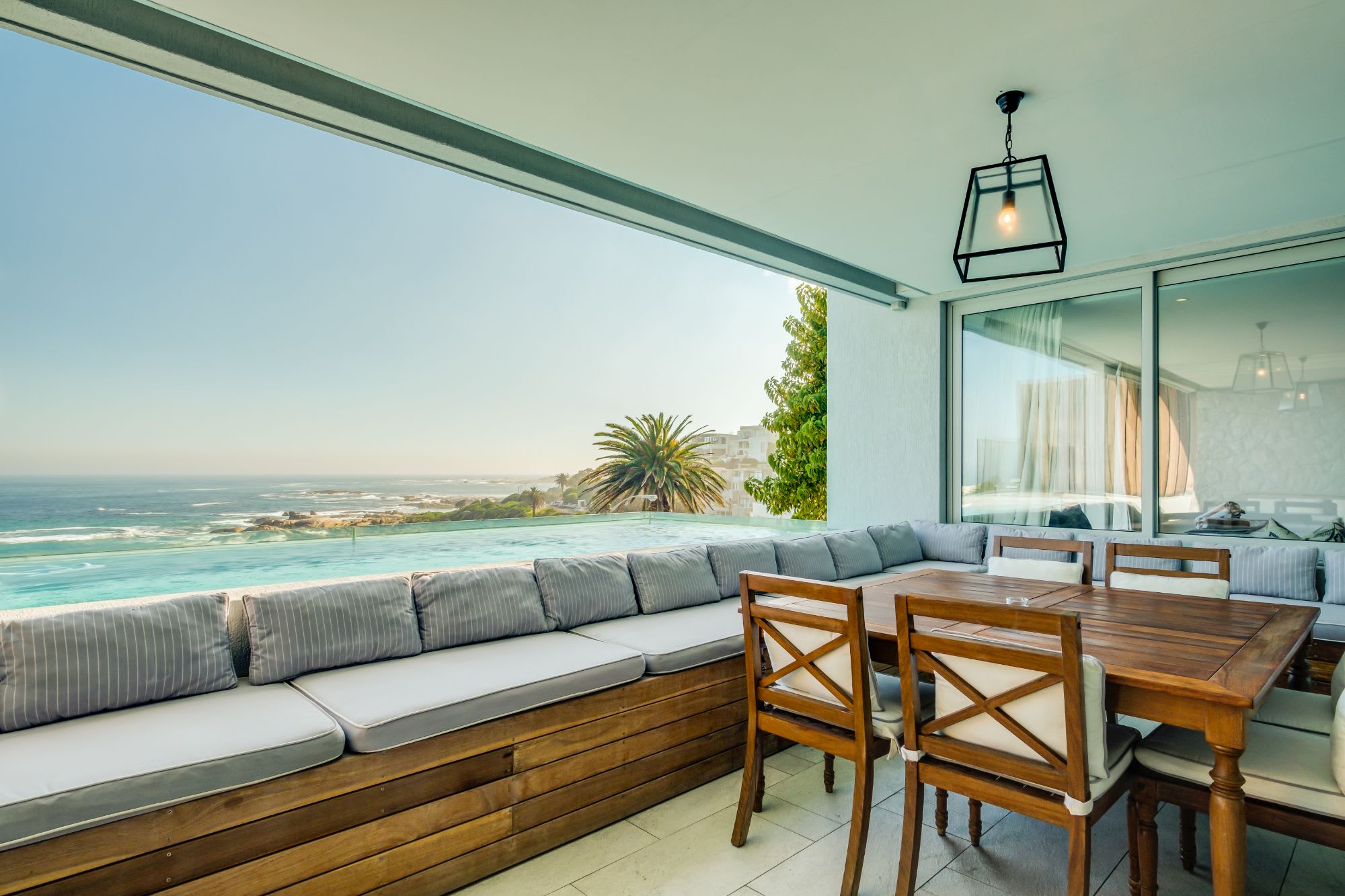 Property Image 1 - Gorgeous Camps Bay Apartment in Secure Block with Sea Views (Caliche)