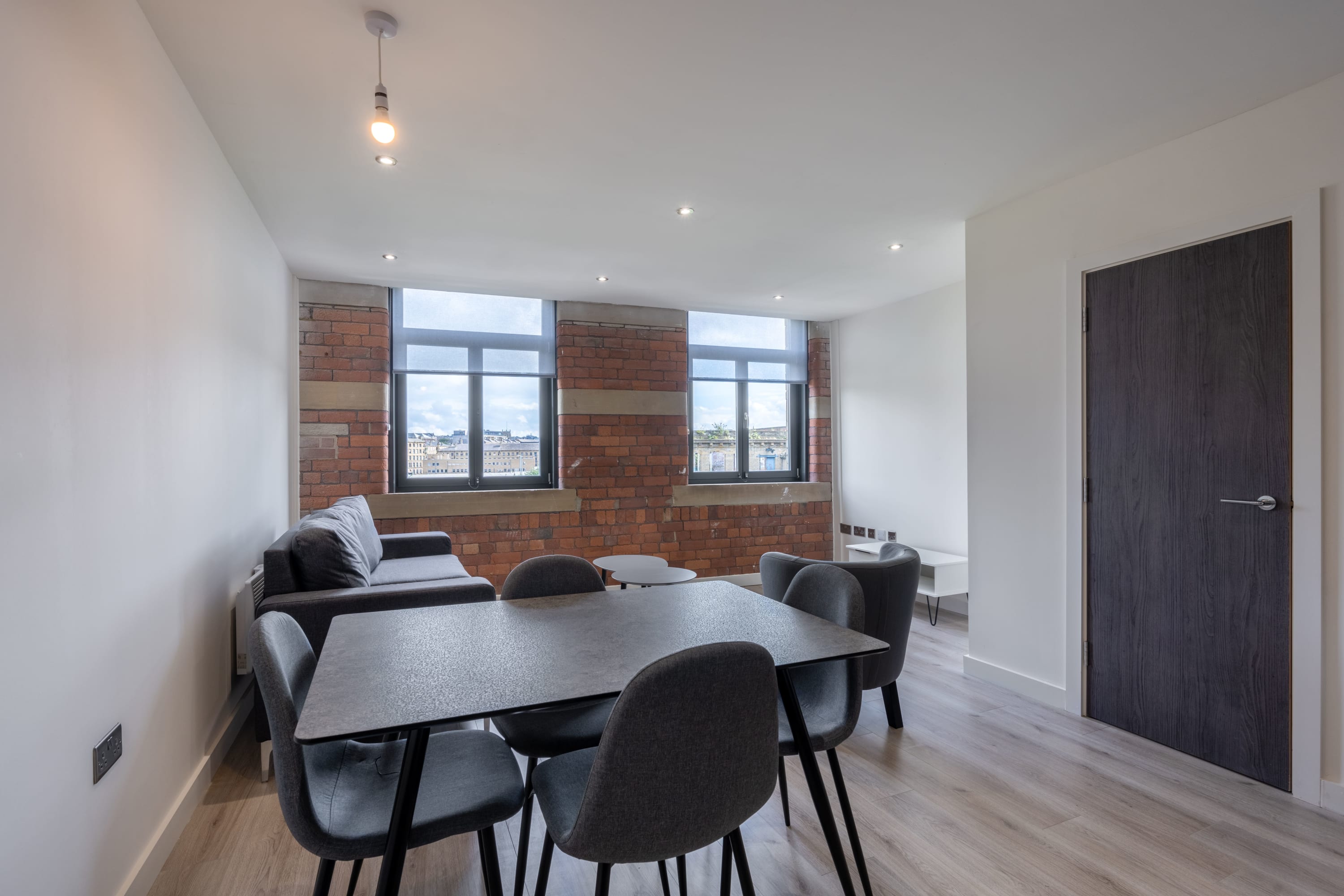 Property Image 2 - Stunning 2 bed Apartment in an Award Winning Development