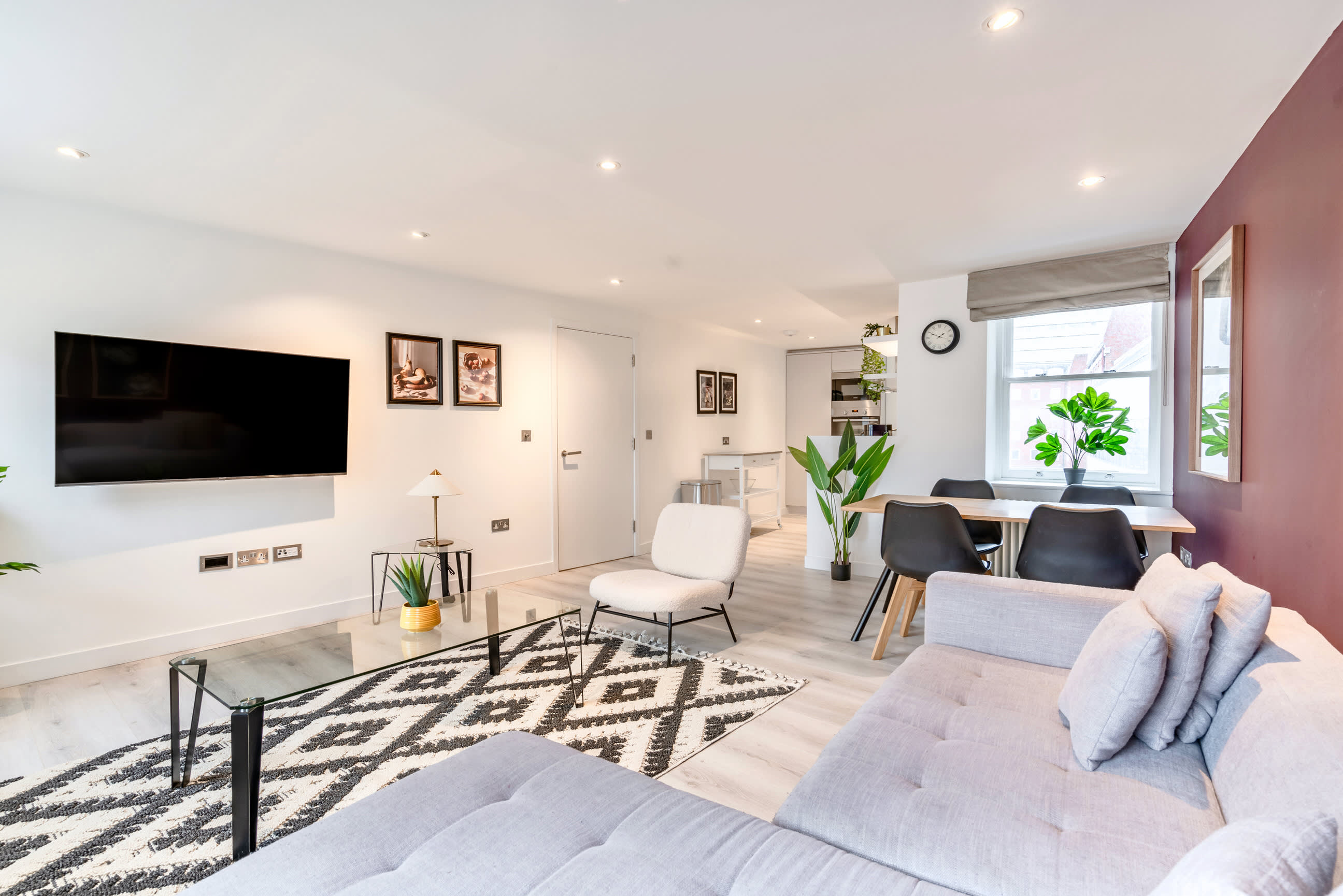 Property Image 1 - Stunning Airy Apartment opposite the Borough Market