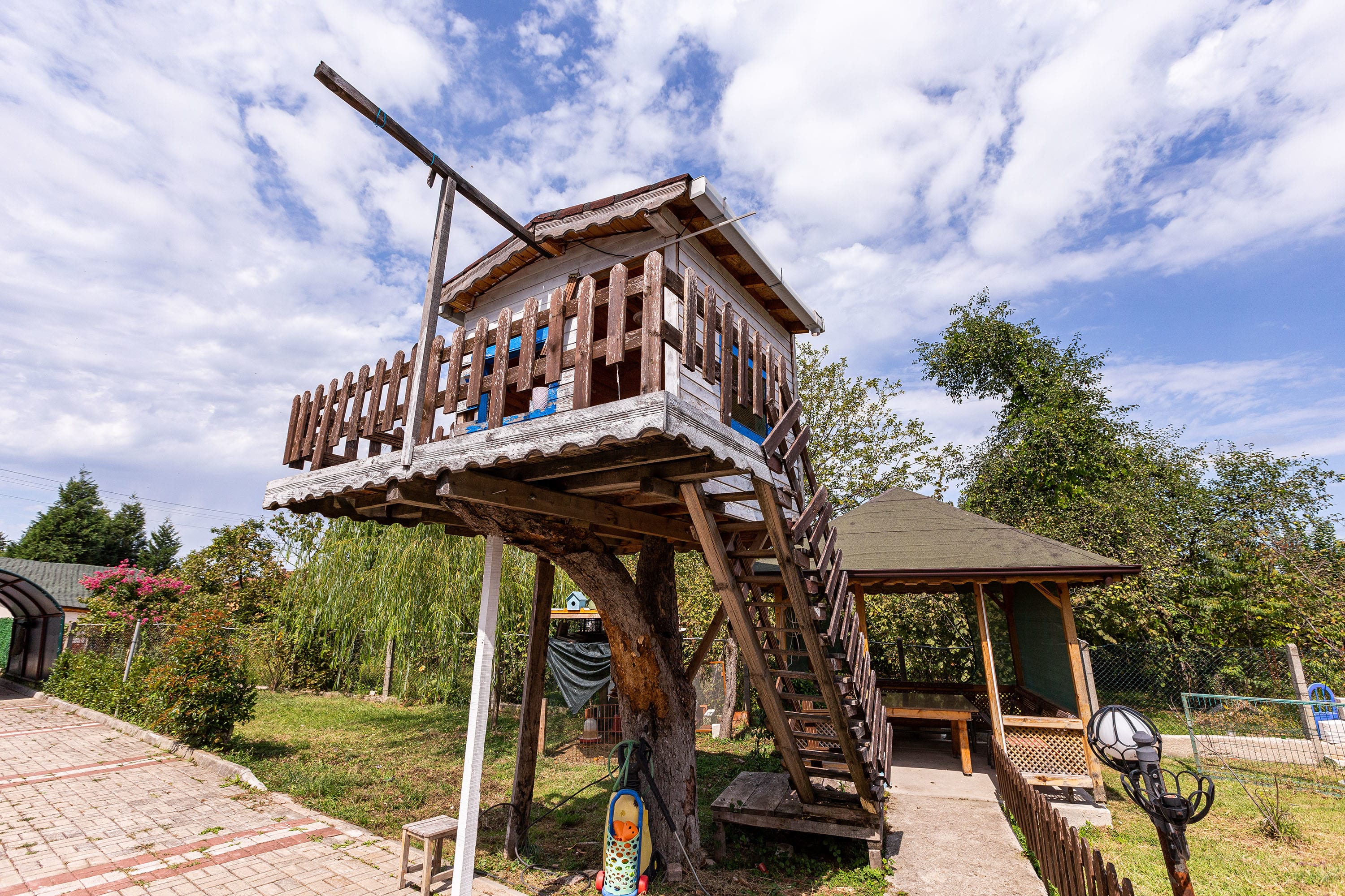 Property Image 2 - Captivating Villa with a Treehouse in Garden near Ski Center