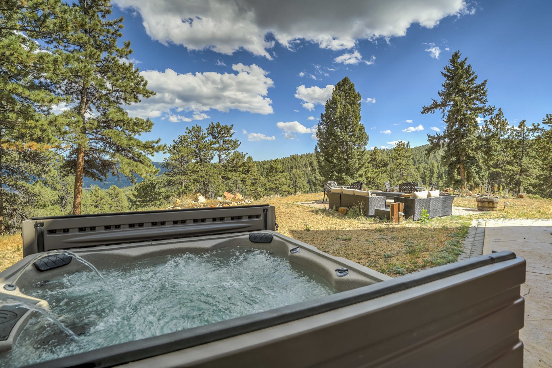 Property Image 2 - 5BR Family Mountain Get Away Hot Tub & Views