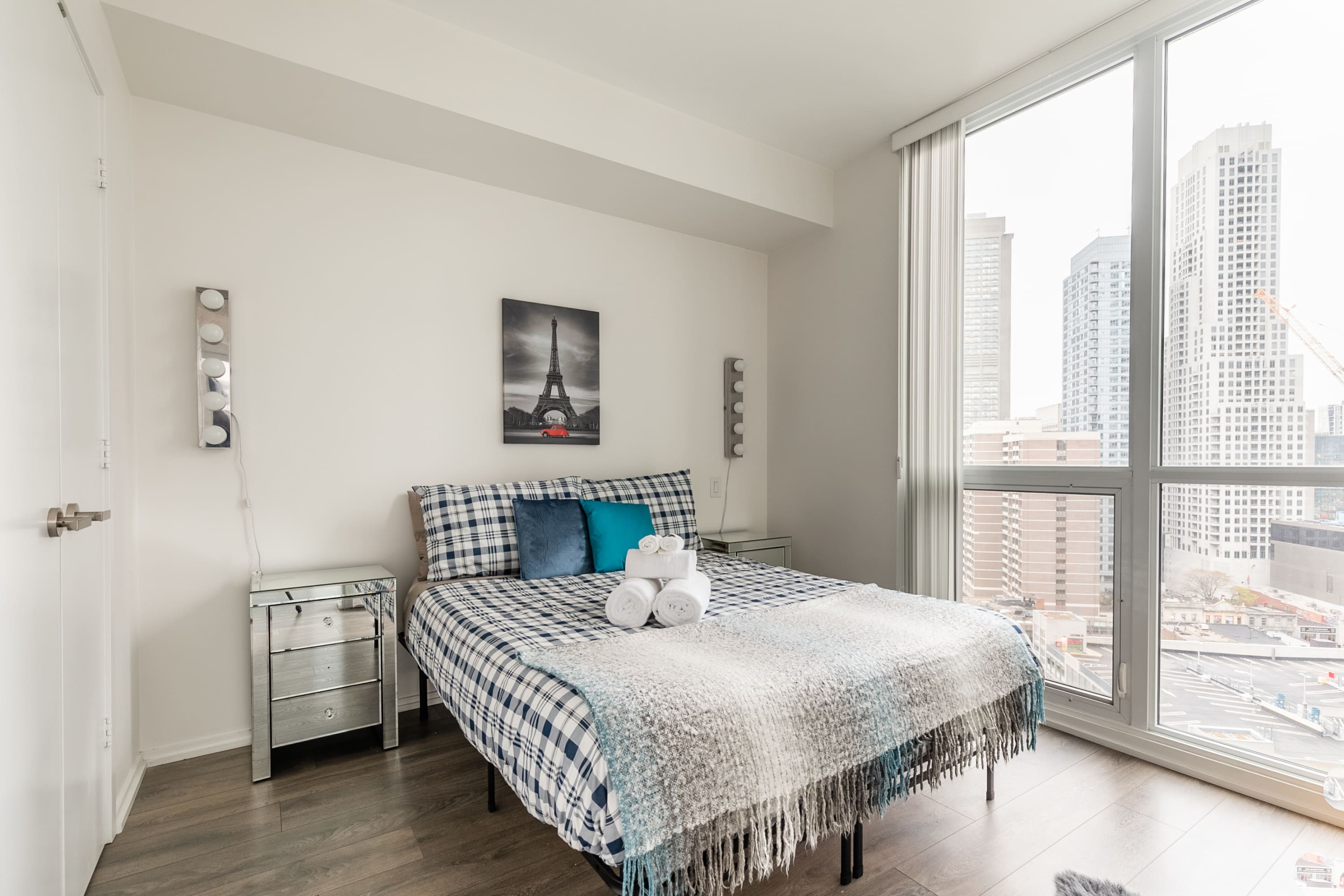 Property Image 2 - Bright & Airy 1BR Condo, heart of DT Toronto!