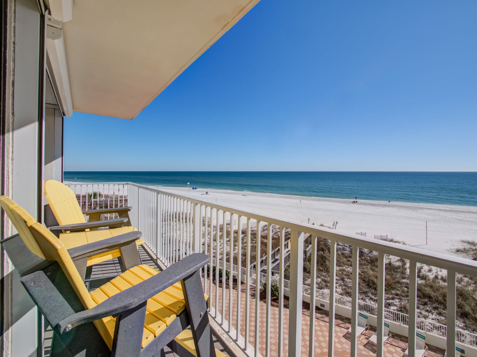 Property Image 1 - Spacious 4th floor condo ON THE BEACH in the heart of Orange Beach