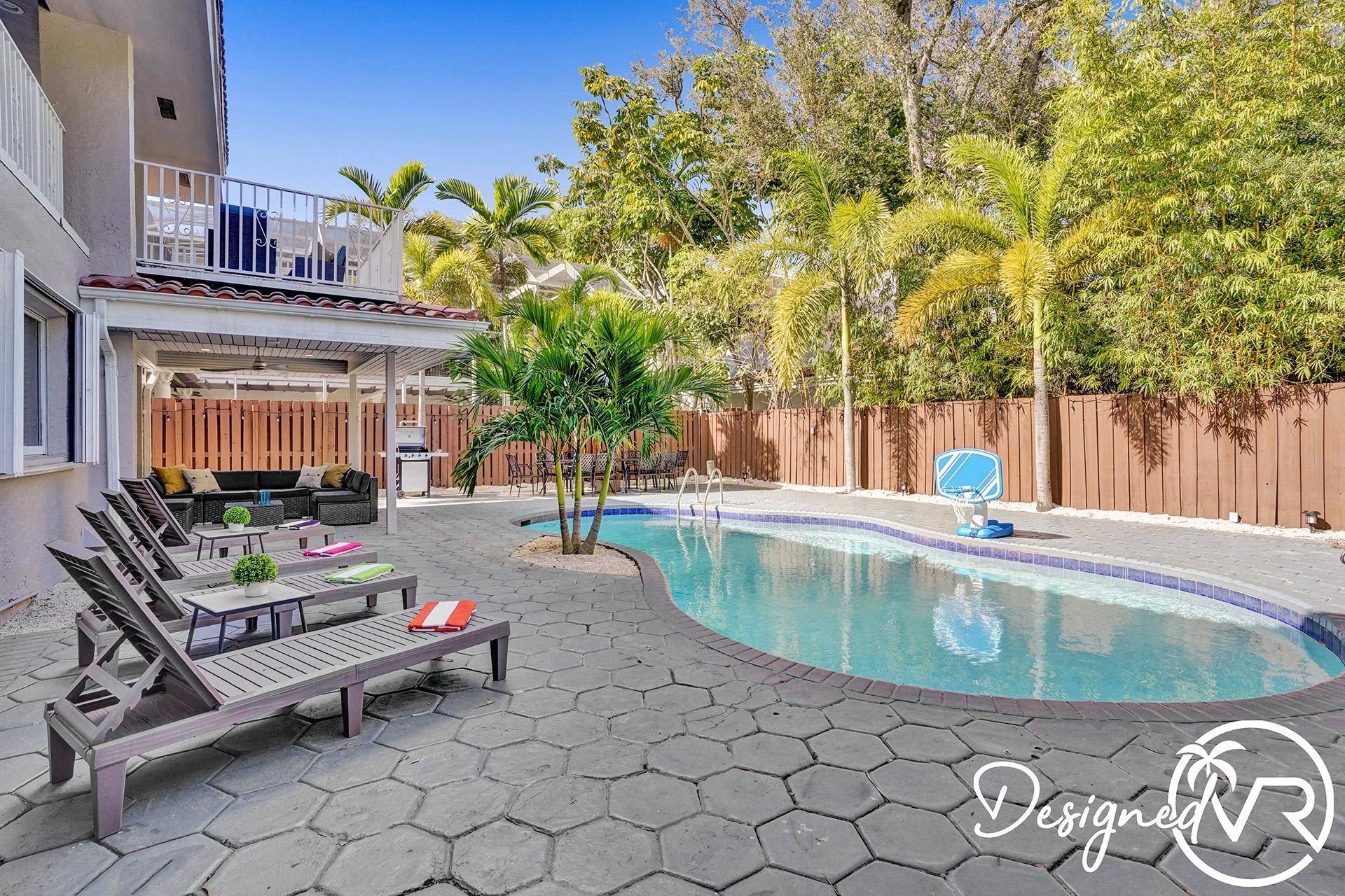Property Image 2 - Newly Renovated Modern 7 BR with Private HEATED POOL At the heart of Hollywood 