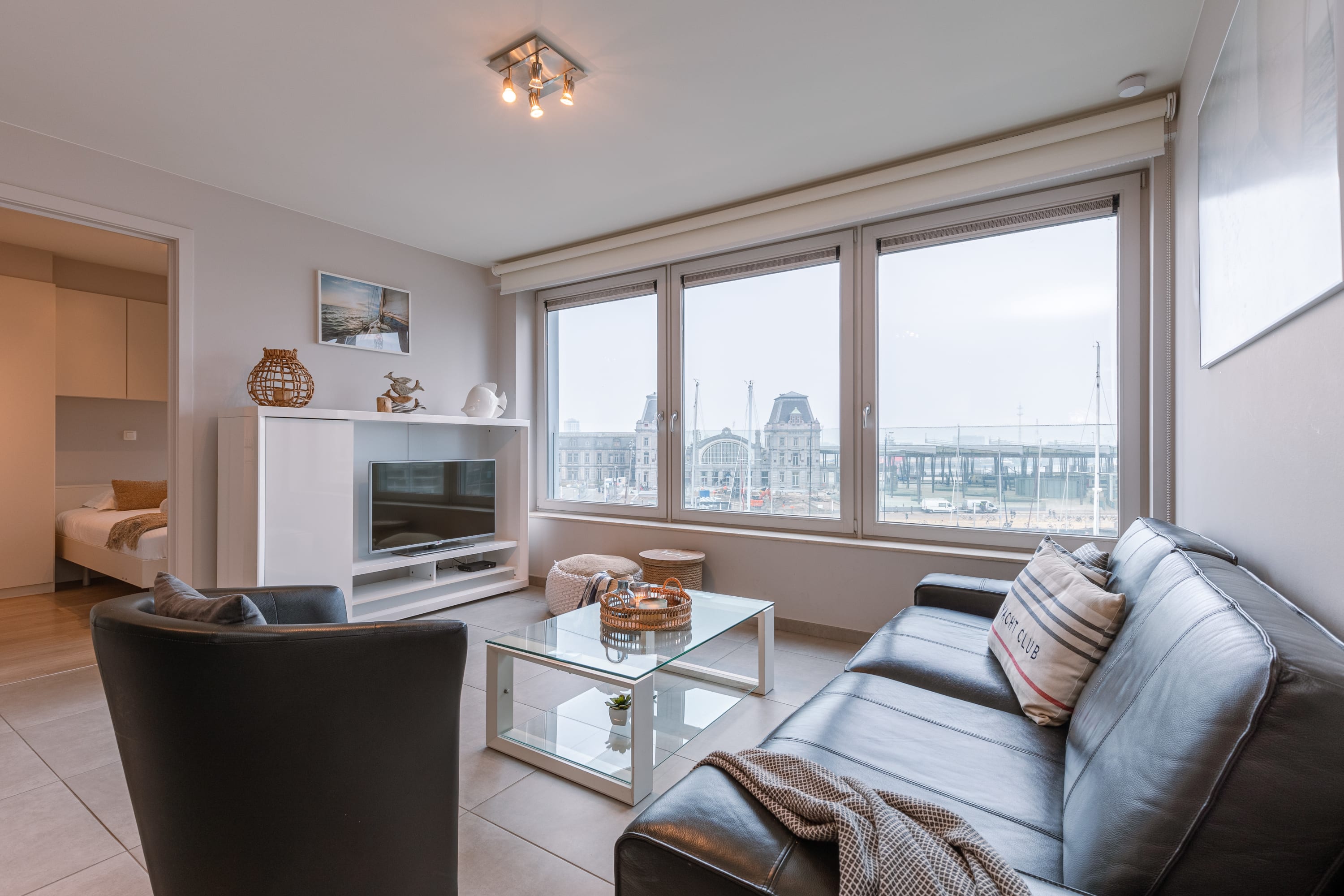 Property Image 2 - Zeilboot - Modern, perfectly appointed apartment with magnificent view over the Port of Ostend