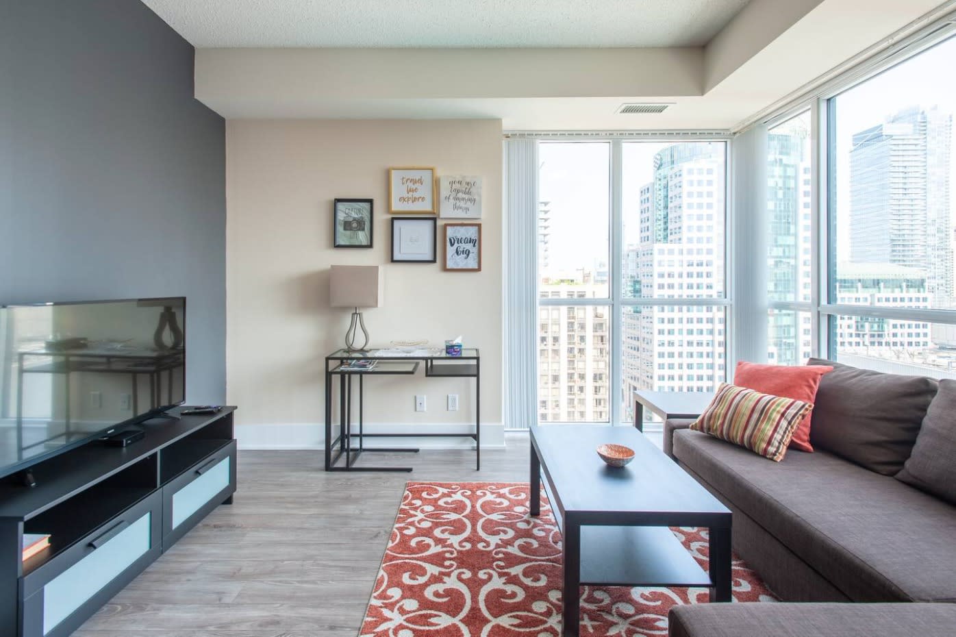 Property Image 2 - Luxury High Rise with King Bed, Private Balcony & Netflix, Stunning Views of DT Toronto!